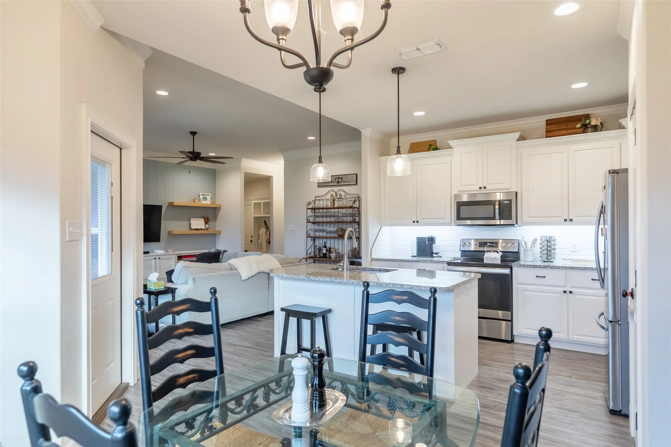 Single Family Residence For Sale in Taylor County , 207 Spring Park Way, Abilene, Texas 79602, 4 Bedroom, 2 Bathroom, 2 Garage spaces, 1,675 Sqft, built in 2020, mls#21402034, Real Estate Agent in Abilene, Homes For Sale in Taylor county, Homes For Sale in Abilene, Realtor in Abilene Texas, Real Estate Brokerage Independent Realty Texas, Luminita Cordes Realtor