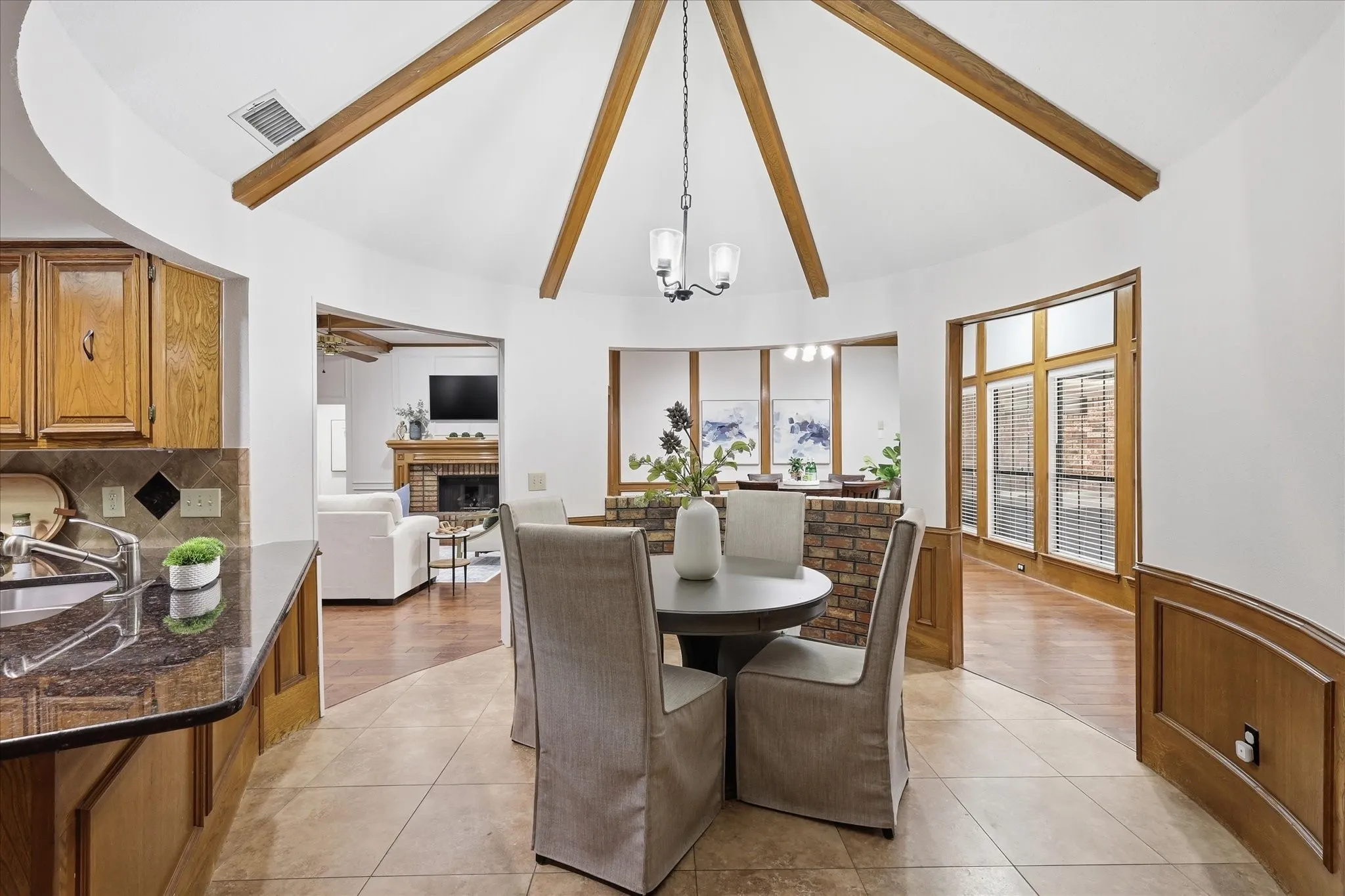 Single Family Residence For Sale in Collin County , 1516 Glastonbury Drive, Plano, Texas 75075, 4 Bedroom, 3 Bathroom, 2 Garage spaces, 2,965 Sqft, built in 1984, mls#21396927, Real Estate Agent in Plano, Homes For Sale in Collin county, Homes For Sale in Plano, Realtor in Plano Texas, Real Estate Brokerage Independent Realty Texas, Luminita Cordes Realtor