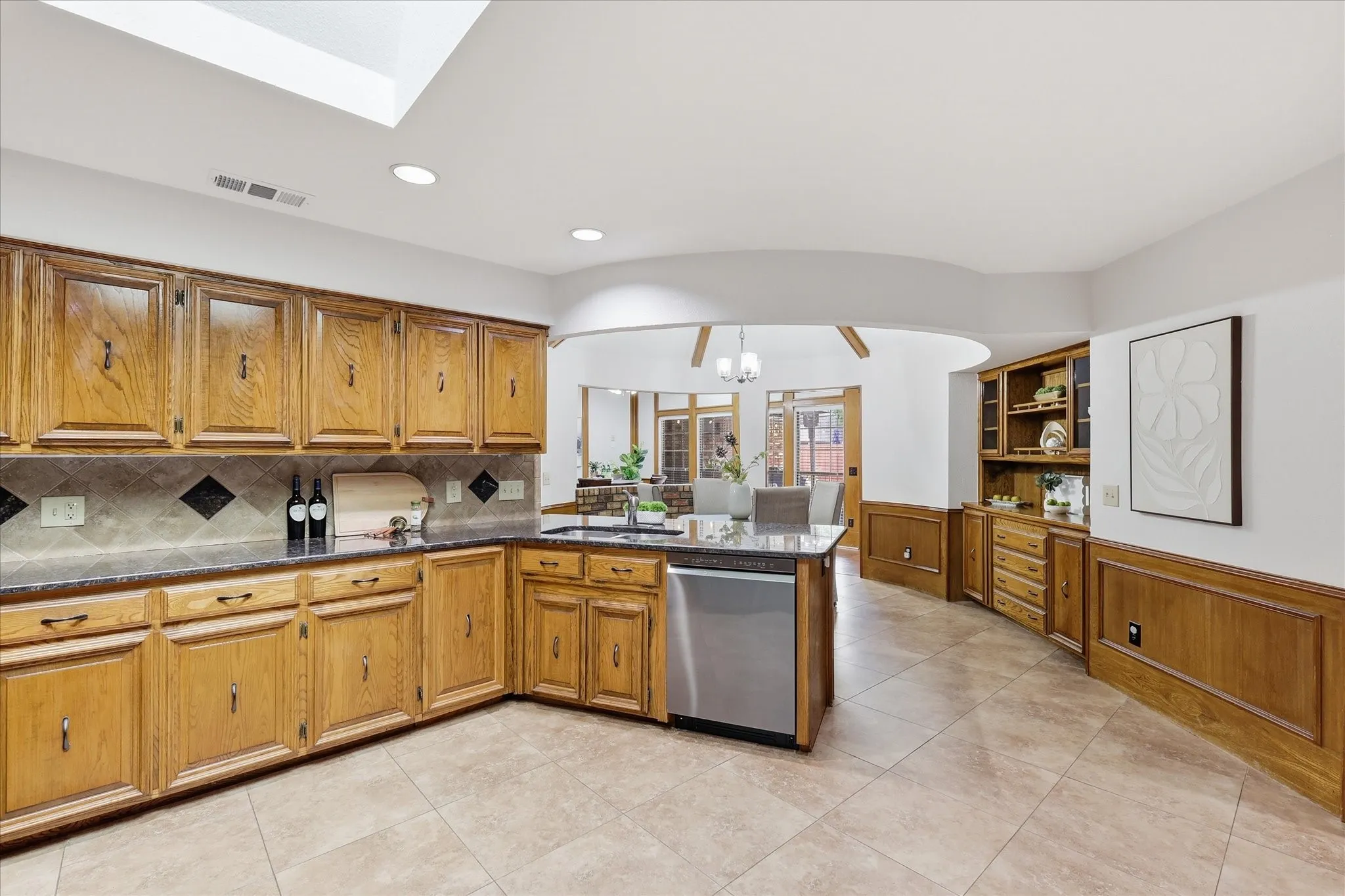Single Family Residence For Sale in Collin County , 1516 Glastonbury Drive, Plano, Texas 75075, 4 Bedroom, 3 Bathroom, 2 Garage spaces, 2,965 Sqft, built in 1984, mls#21396927, Real Estate Agent in Plano, Homes For Sale in Collin county, Homes For Sale in Plano, Realtor in Plano Texas, Real Estate Brokerage Independent Realty Texas, Luminita Cordes Realtor