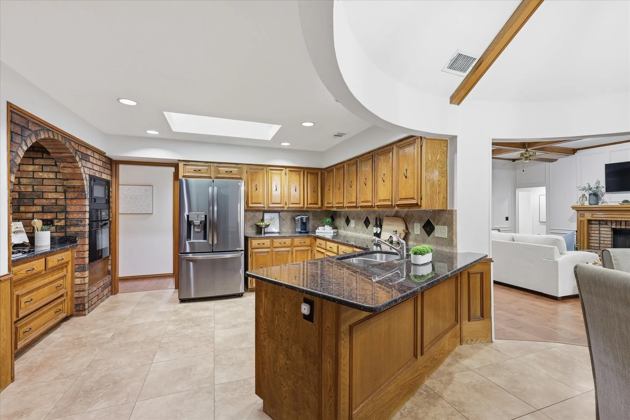Single Family Residence For Sale in Collin County , 1516 Glastonbury Drive, Plano, Texas 75075, 4 Bedroom, 3 Bathroom, 2 Garage spaces, 2,965 Sqft, built in 1984, mls#21396927, Real Estate Agent in Plano, Homes For Sale in Collin county, Homes For Sale in Plano, Realtor in Plano Texas, Real Estate Brokerage Independent Realty Texas, Luminita Cordes Realtor