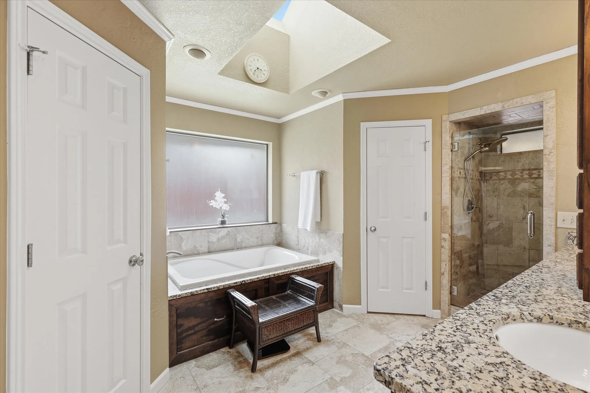 Single Family Residence For Sale in Collin County , 1516 Glastonbury Drive, Plano, Texas 75075, 4 Bedroom, 3 Bathroom, 2 Garage spaces, 2,965 Sqft, built in 1984, mls#21396927, Real Estate Agent in Plano, Homes For Sale in Collin county, Homes For Sale in Plano, Realtor in Plano Texas, Real Estate Brokerage Independent Realty Texas, Luminita Cordes Realtor