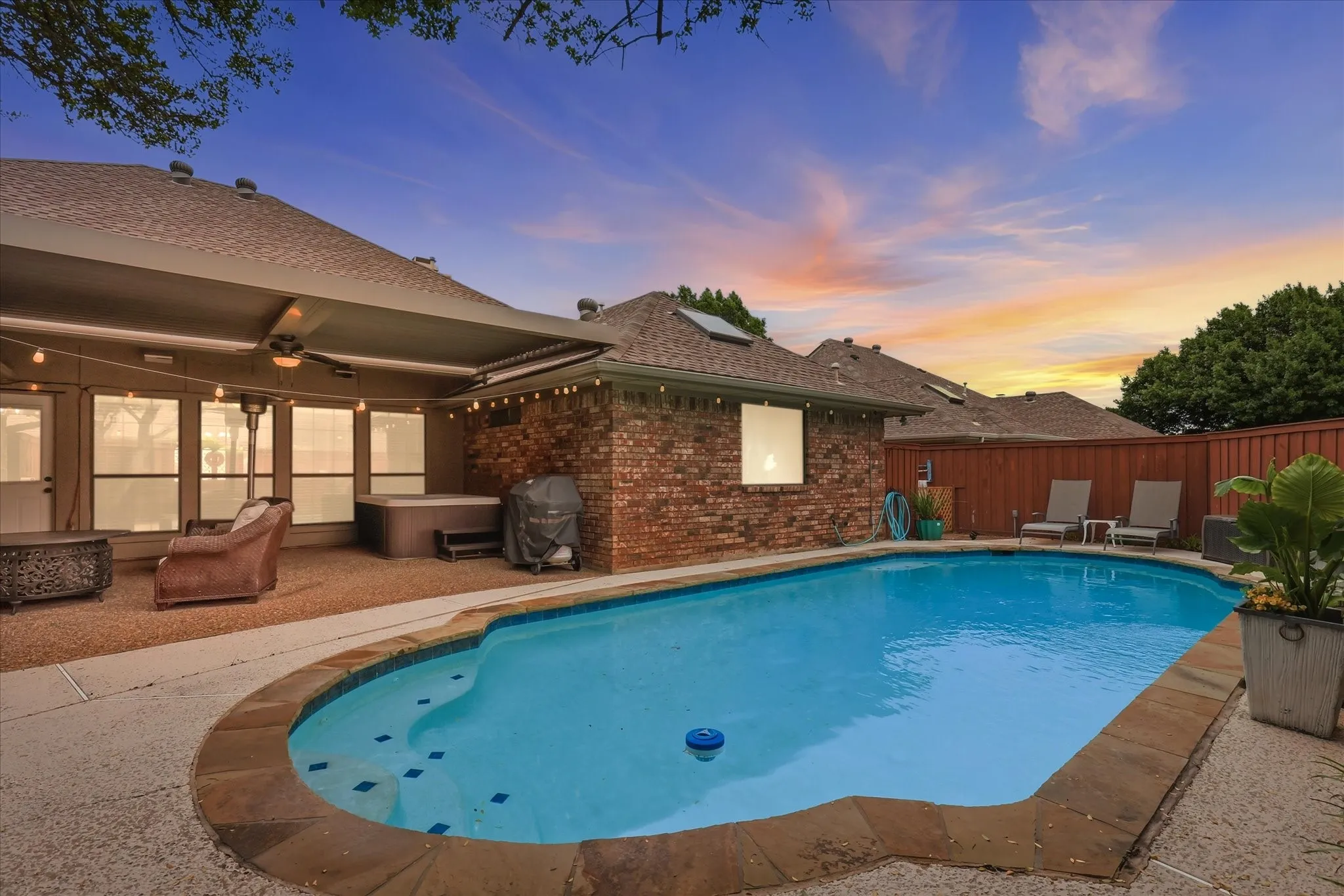 Single Family Residence For Sale in Collin County , 1516 Glastonbury Drive, Plano, Texas 75075, 4 Bedroom, 3 Bathroom, 2 Garage spaces, 2,965 Sqft, built in 1984, mls#21396927, Real Estate Agent in Plano, Homes For Sale in Collin county, Homes For Sale in Plano, Realtor in Plano Texas, Real Estate Brokerage Independent Realty Texas, Luminita Cordes Realtor