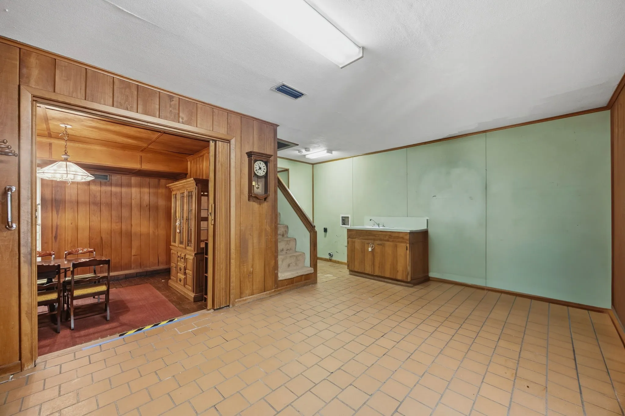 Single Family Residence For Sale in Dallas County , 1513 Francis Street, Carrollton, Texas 75006, 7 Bedroom, 5 Bathroom, 2 Garage spaces, 4,909 Sqft, built in 1952, mls#21412557, Real Estate Agent in Carrollton, Homes For Sale in Dallas county, Homes For Sale in Carrollton, Realtor in Carrollton Texas, Real Estate Brokerage Independent Realty Texas, Luminita Cordes Realtor