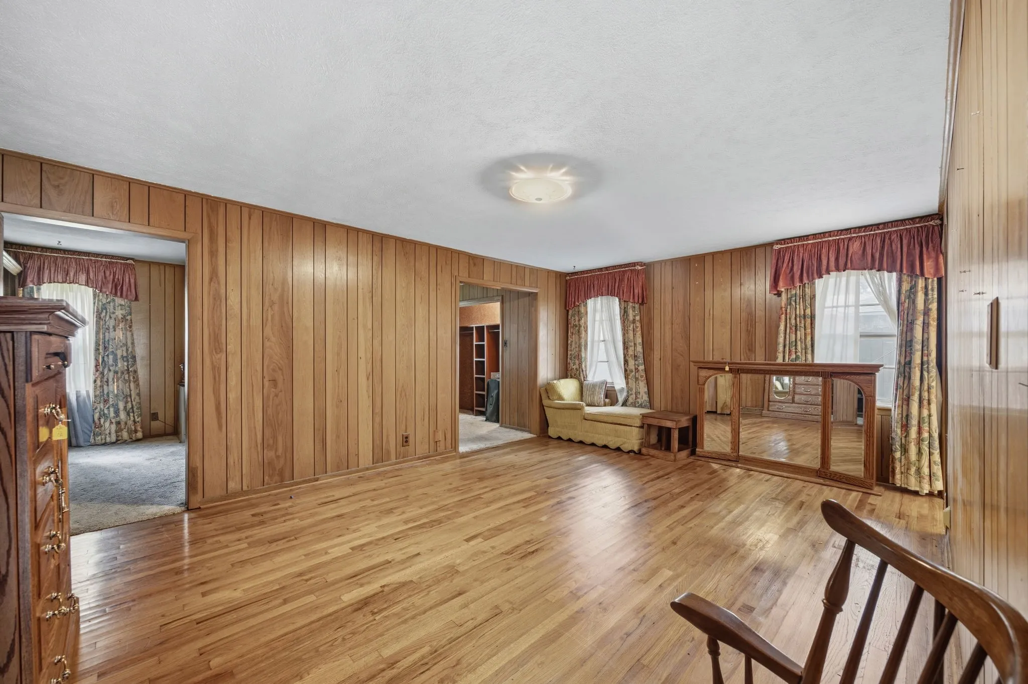 Single Family Residence For Sale in Dallas County , 1513 Francis Street, Carrollton, Texas 75006, 7 Bedroom, 5 Bathroom, 2 Garage spaces, 4,909 Sqft, built in 1952, mls#21412557, Real Estate Agent in Carrollton, Homes For Sale in Dallas county, Homes For Sale in Carrollton, Realtor in Carrollton Texas, Real Estate Brokerage Independent Realty Texas, Luminita Cordes Realtor