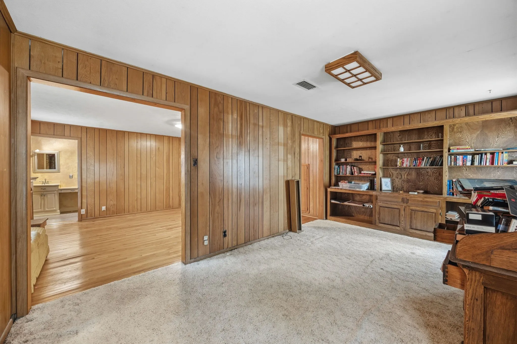 Single Family Residence For Sale in Dallas County , 1513 Francis Street, Carrollton, Texas 75006, 7 Bedroom, 5 Bathroom, 2 Garage spaces, 4,909 Sqft, built in 1952, mls#21412557, Real Estate Agent in Carrollton, Homes For Sale in Dallas county, Homes For Sale in Carrollton, Realtor in Carrollton Texas, Real Estate Brokerage Independent Realty Texas, Luminita Cordes Realtor