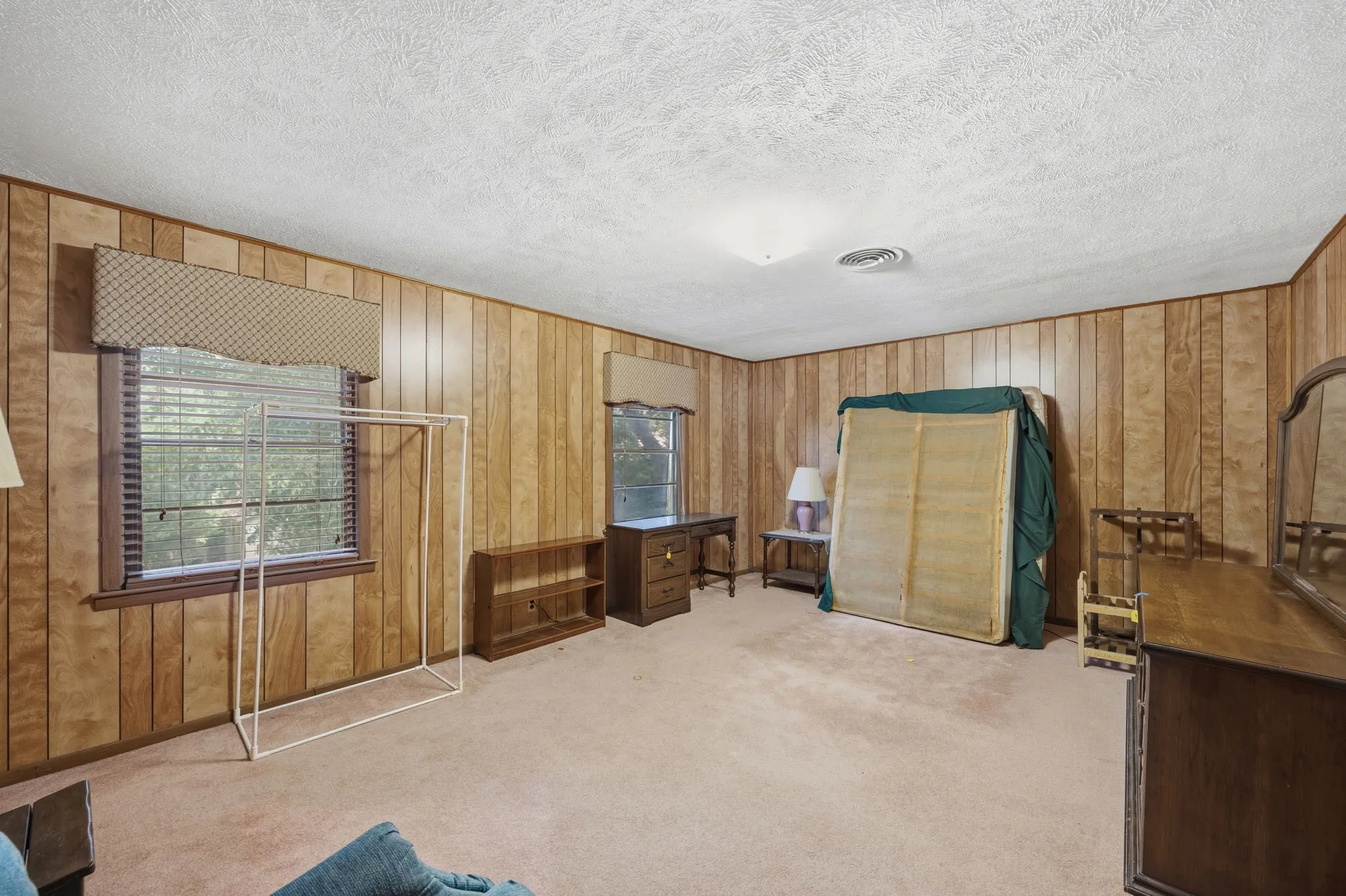 Single Family Residence For Sale in Dallas County , 1513 Francis Street, Carrollton, Texas 75006, 7 Bedroom, 5 Bathroom, 2 Garage spaces, 4,909 Sqft, built in 1952, mls#21412557, Real Estate Agent in Carrollton, Homes For Sale in Dallas county, Homes For Sale in Carrollton, Realtor in Carrollton Texas, Real Estate Brokerage Independent Realty Texas, Luminita Cordes Realtor