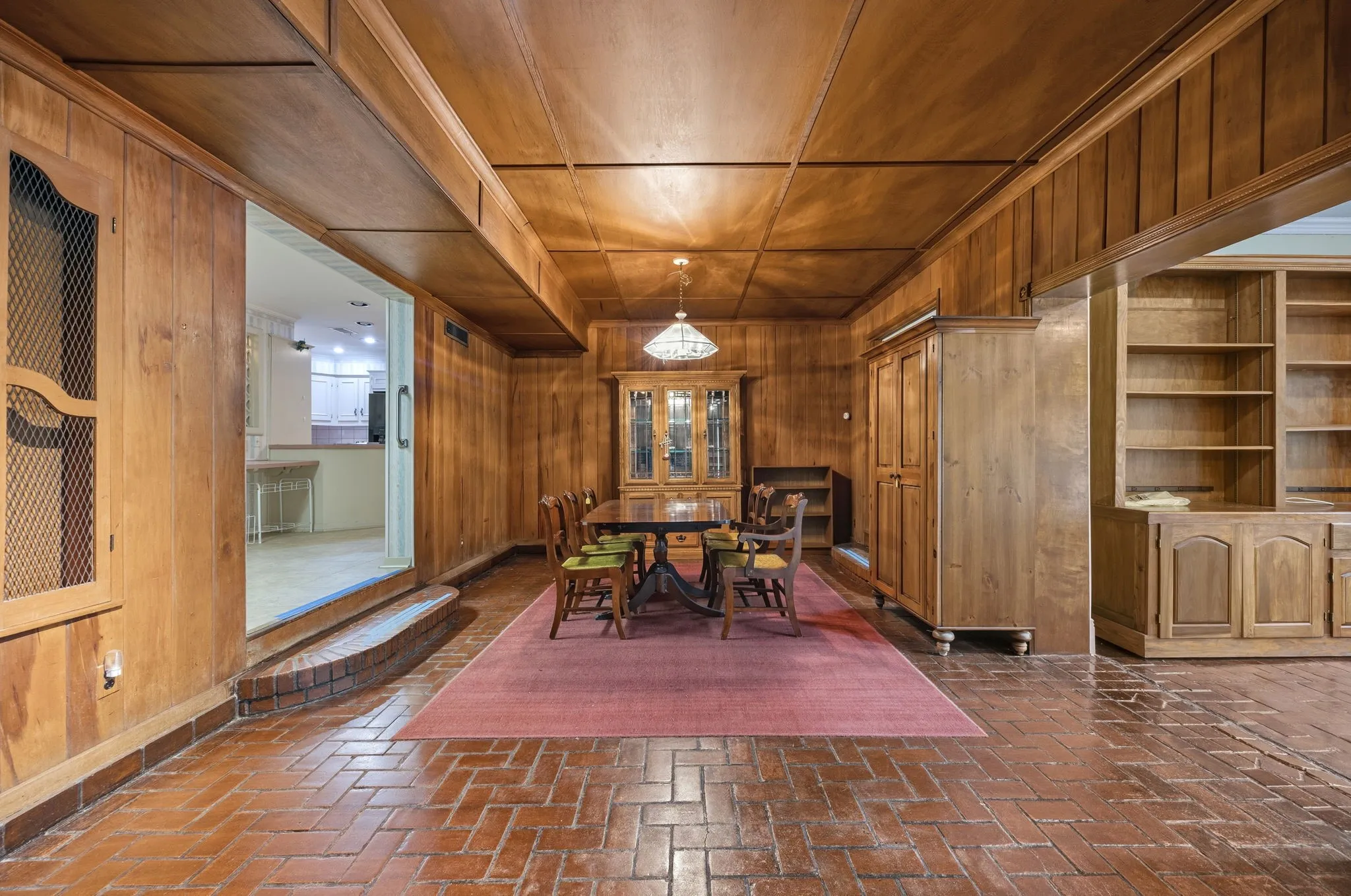 Single Family Residence For Sale in Dallas County , 1513 Francis Street, Carrollton, Texas 75006, 7 Bedroom, 5 Bathroom, 2 Garage spaces, 4,909 Sqft, built in 1952, mls#21412557, Real Estate Agent in Carrollton, Homes For Sale in Dallas county, Homes For Sale in Carrollton, Realtor in Carrollton Texas, Real Estate Brokerage Independent Realty Texas, Luminita Cordes Realtor