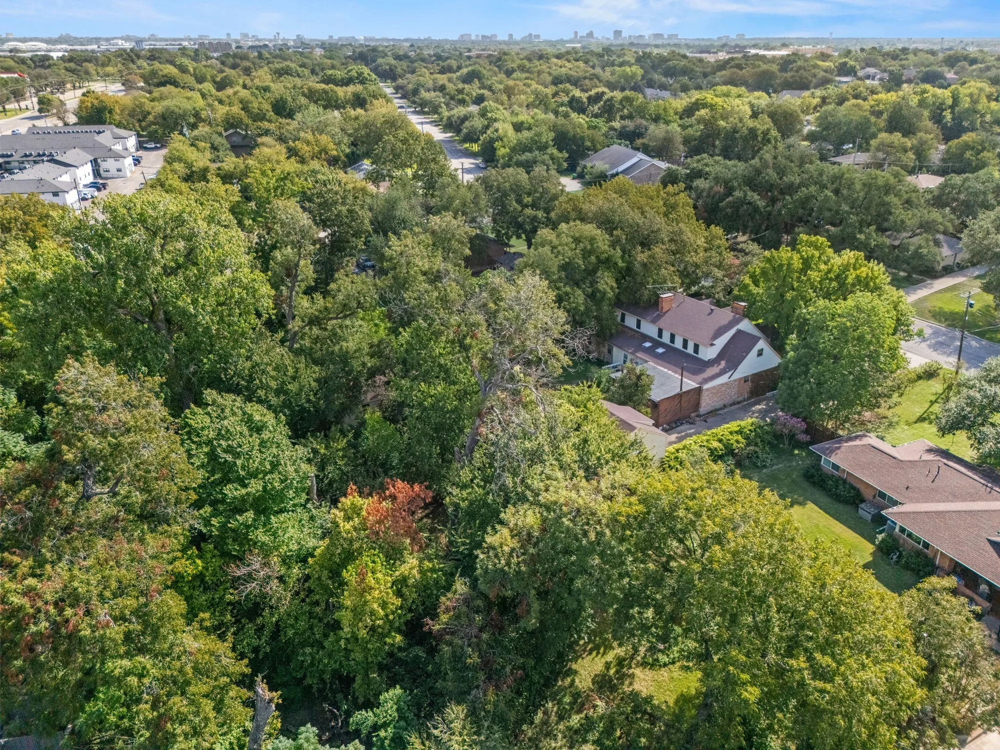 Single Family Residence For Sale in Dallas County , 1513 Francis Street, Carrollton, Texas 75006, 7 Bedroom, 5 Bathroom, 2 Garage spaces, 4,909 Sqft, built in 1952, mls#21412557, Real Estate Agent in Carrollton, Homes For Sale in Dallas county, Homes For Sale in Carrollton, Realtor in Carrollton Texas, Real Estate Brokerage Independent Realty Texas, Luminita Cordes Realtor