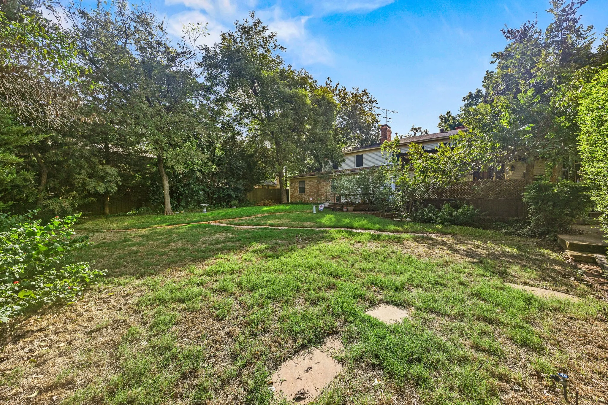 Single Family Residence For Sale in Dallas County , 1513 Francis Street, Carrollton, Texas 75006, 7 Bedroom, 5 Bathroom, 2 Garage spaces, 4,909 Sqft, built in 1952, mls#21412557, Real Estate Agent in Carrollton, Homes For Sale in Dallas county, Homes For Sale in Carrollton, Realtor in Carrollton Texas, Real Estate Brokerage Independent Realty Texas, Luminita Cordes Realtor