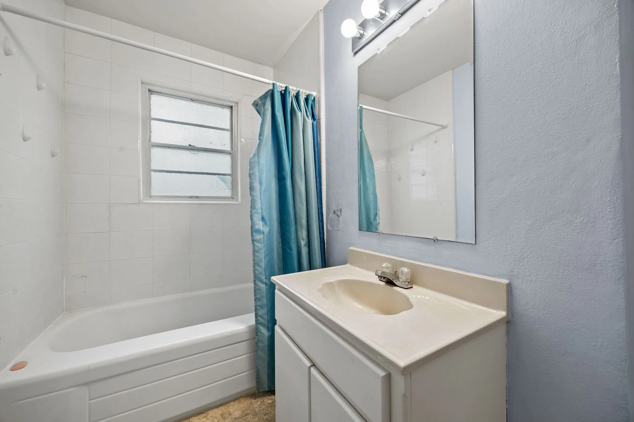 Single Family Residence For Sale in Dallas County , 1513 Francis Street, Carrollton, Texas 75006, 7 Bedroom, 5 Bathroom, 2 Garage spaces, 4,909 Sqft, built in 1952, mls#21412557, Real Estate Agent in Carrollton, Homes For Sale in Dallas county, Homes For Sale in Carrollton, Realtor in Carrollton Texas, Real Estate Brokerage Independent Realty Texas, Luminita Cordes Realtor