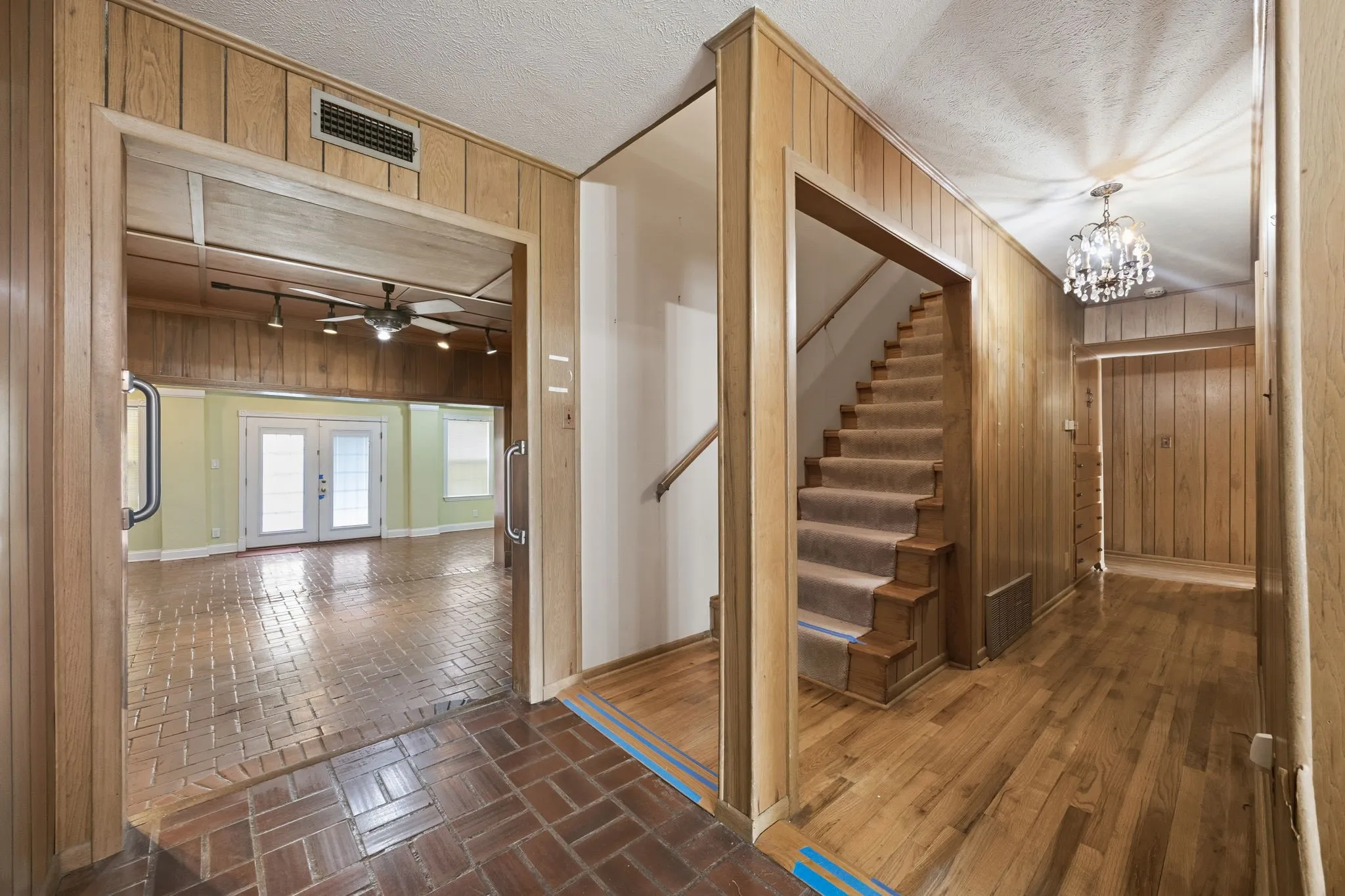 Single Family Residence For Sale in Dallas County , 1513 Francis Street, Carrollton, Texas 75006, 7 Bedroom, 5 Bathroom, 2 Garage spaces, 4,909 Sqft, built in 1952, mls#21412557, Real Estate Agent in Carrollton, Homes For Sale in Dallas county, Homes For Sale in Carrollton, Realtor in Carrollton Texas, Real Estate Brokerage Independent Realty Texas, Luminita Cordes Realtor