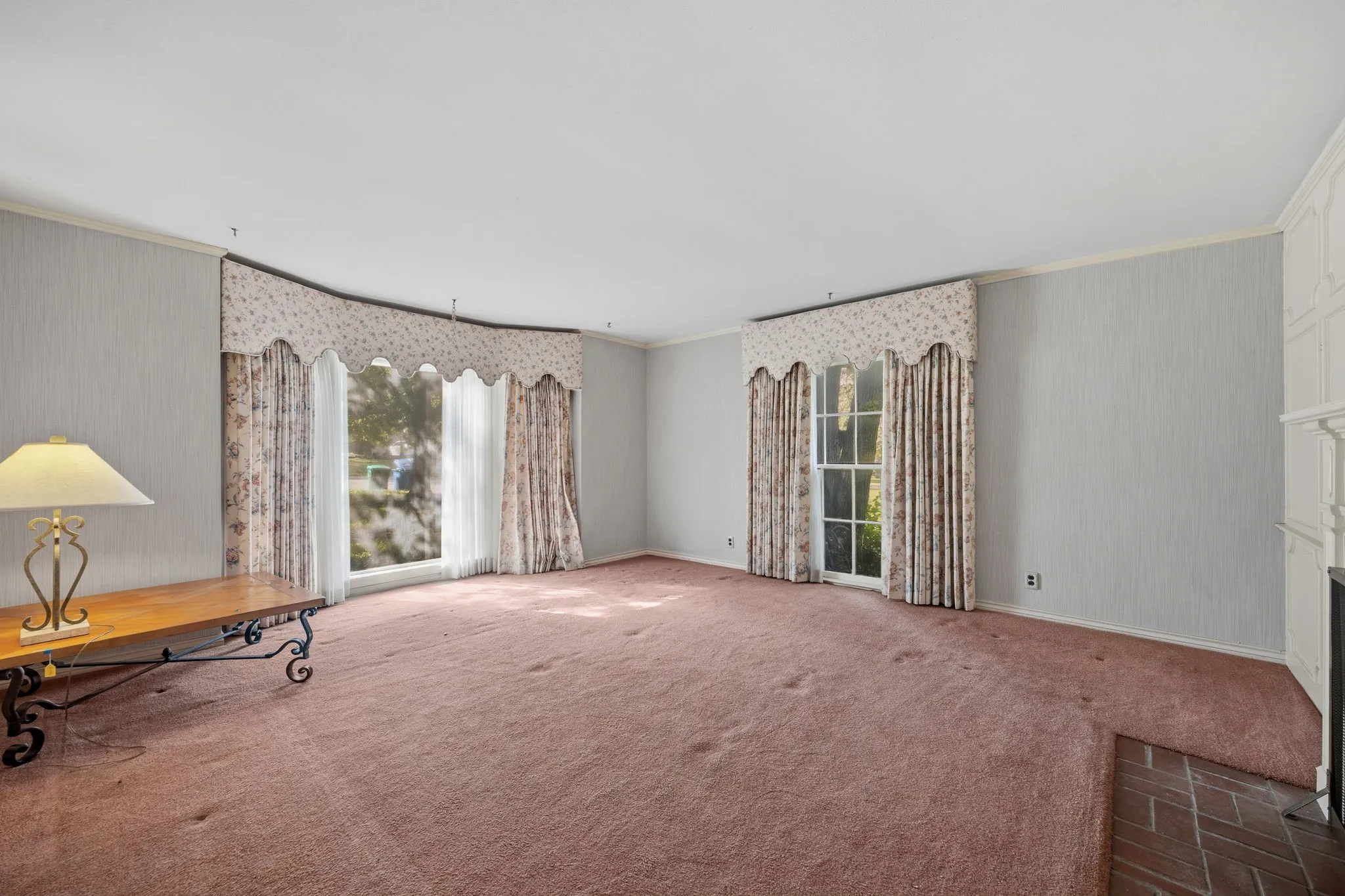 Single Family Residence For Sale in Dallas County , 1513 Francis Street, Carrollton, Texas 75006, 7 Bedroom, 5 Bathroom, 2 Garage spaces, 4,909 Sqft, built in 1952, mls#21412557, Real Estate Agent in Carrollton, Homes For Sale in Dallas county, Homes For Sale in Carrollton, Realtor in Carrollton Texas, Real Estate Brokerage Independent Realty Texas, Luminita Cordes Realtor