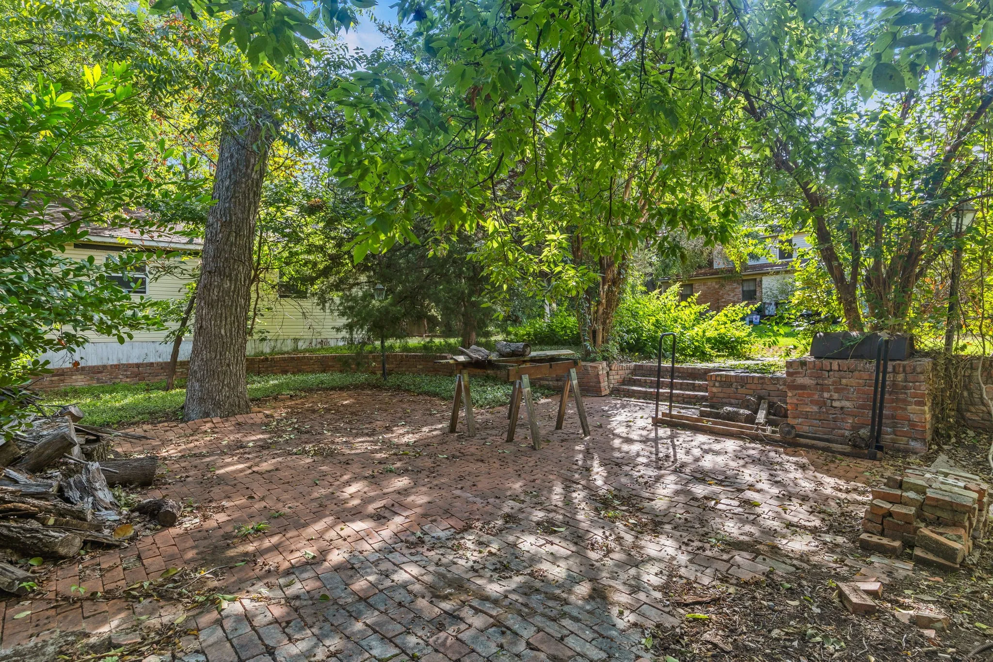 Single Family Residence For Sale in Dallas County , 1513 Francis Street, Carrollton, Texas 75006, 7 Bedroom, 5 Bathroom, 2 Garage spaces, 4,909 Sqft, built in 1952, mls#21412557, Real Estate Agent in Carrollton, Homes For Sale in Dallas county, Homes For Sale in Carrollton, Realtor in Carrollton Texas, Real Estate Brokerage Independent Realty Texas, Luminita Cordes Realtor