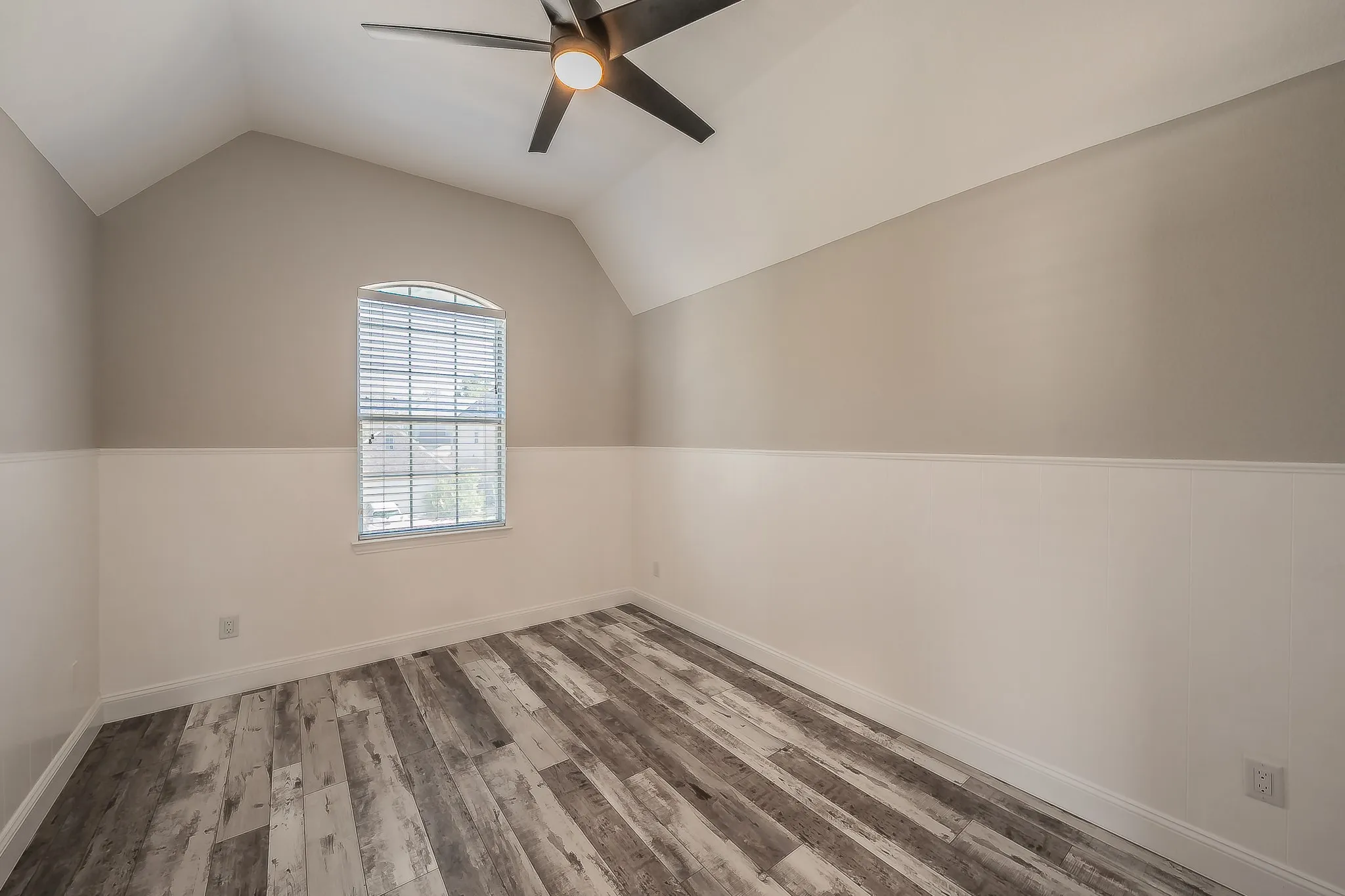 Single Family Residence For Sale in Tarrant County , 10305 Stoneside Trail, Fort Worth, Texas 76244, 5 Bedroom, 5 Bathroom, 2 Garage spaces, 3,740 Sqft, built in 2006, mls#21413530, Real Estate Agent in Fort Worth, Homes For Sale in Tarrant county, Homes For Sale in Fort Worth, Realtor in Fort Worth Texas, Real Estate Brokerage Independent Realty Texas, Luminita Cordes Realtor