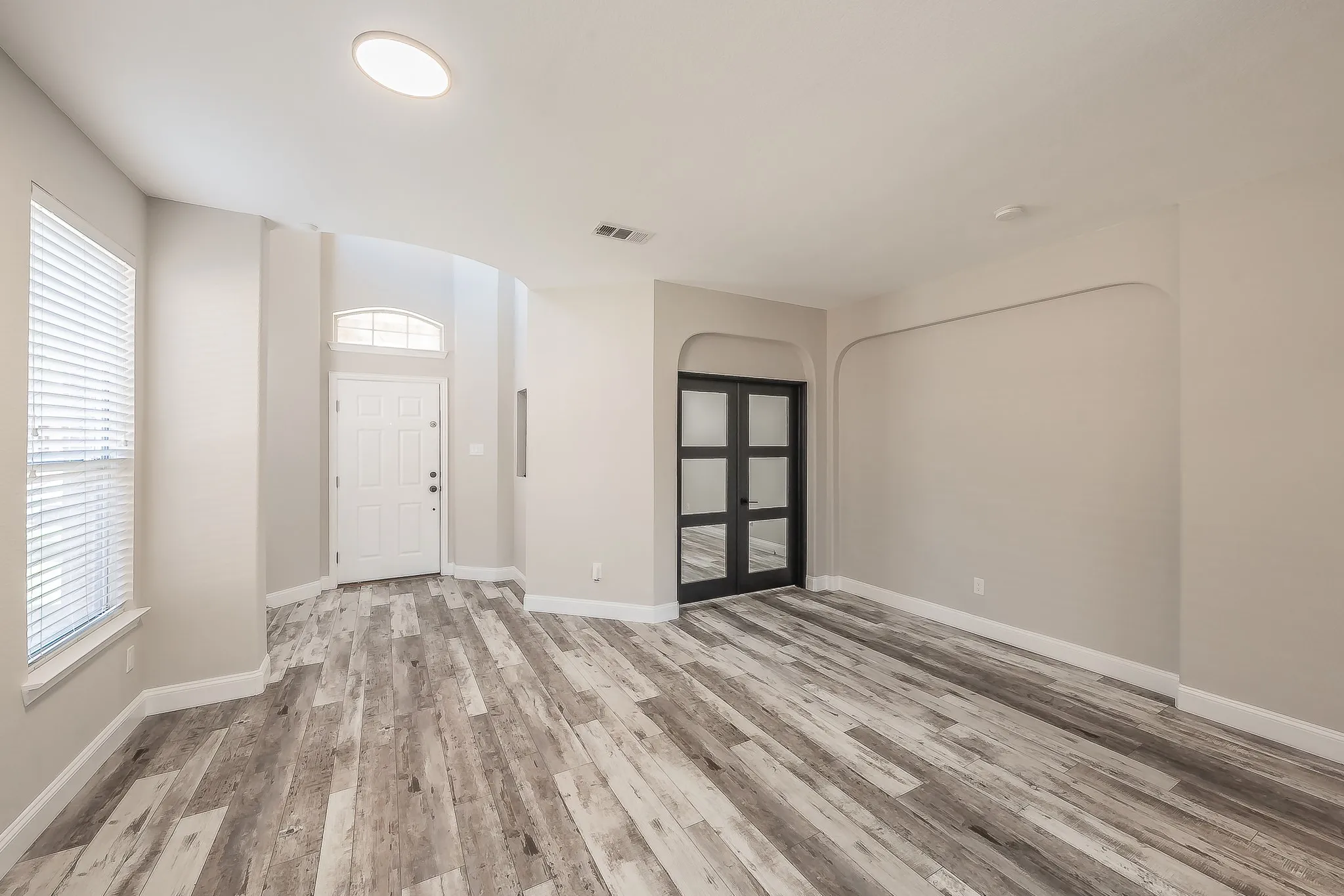 Single Family Residence For Sale in Tarrant County , 10305 Stoneside Trail, Fort Worth, Texas 76244, 5 Bedroom, 5 Bathroom, 2 Garage spaces, 3,740 Sqft, built in 2006, mls#21413530, Real Estate Agent in Fort Worth, Homes For Sale in Tarrant county, Homes For Sale in Fort Worth, Realtor in Fort Worth Texas, Real Estate Brokerage Independent Realty Texas, Luminita Cordes Realtor