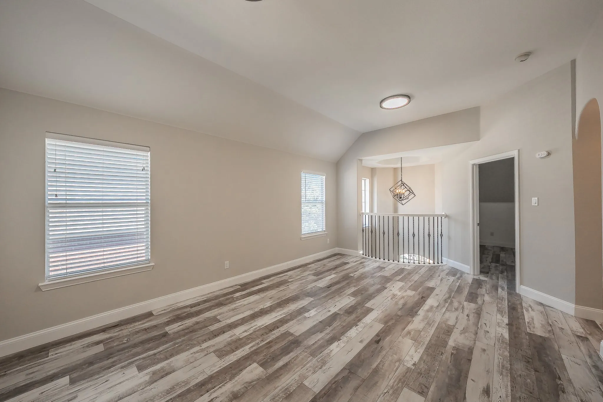 Single Family Residence For Sale in Tarrant County , 10305 Stoneside Trail, Fort Worth, Texas 76244, 5 Bedroom, 5 Bathroom, 2 Garage spaces, 3,740 Sqft, built in 2006, mls#21413530, Real Estate Agent in Fort Worth, Homes For Sale in Tarrant county, Homes For Sale in Fort Worth, Realtor in Fort Worth Texas, Real Estate Brokerage Independent Realty Texas, Luminita Cordes Realtor