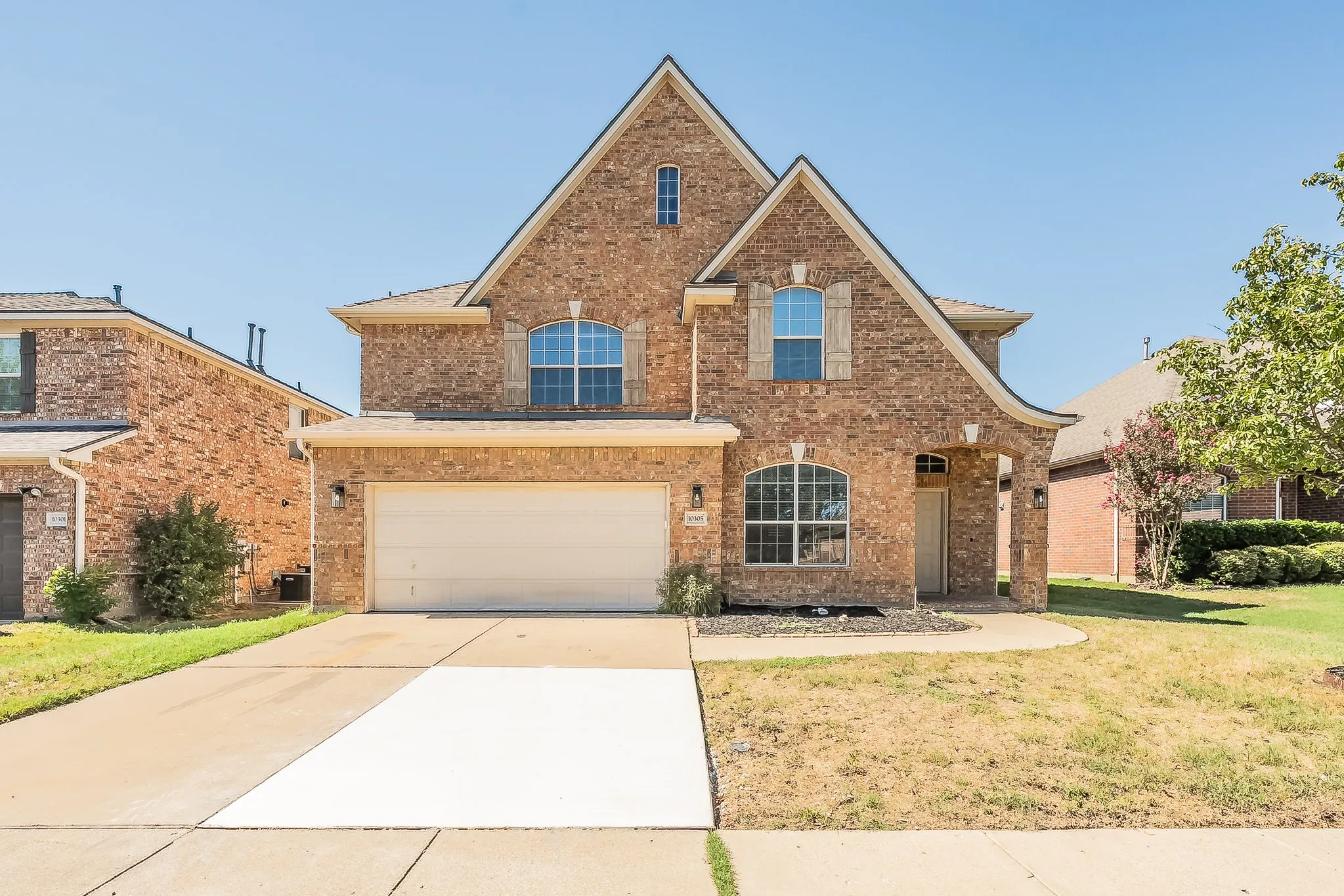 Single Family Residence For Sale in Tarrant County , 10305 Stoneside Trail, Fort Worth, Texas 76244, 5 Bedroom, 5 Bathroom, 2 Garage spaces, 3,740 Sqft, built in 2006, mls#21413530, Real Estate Agent in Fort Worth, Homes For Sale in Tarrant county, Homes For Sale in Fort Worth, Realtor in Fort Worth Texas, Real Estate Brokerage Independent Realty Texas, Luminita Cordes Realtor