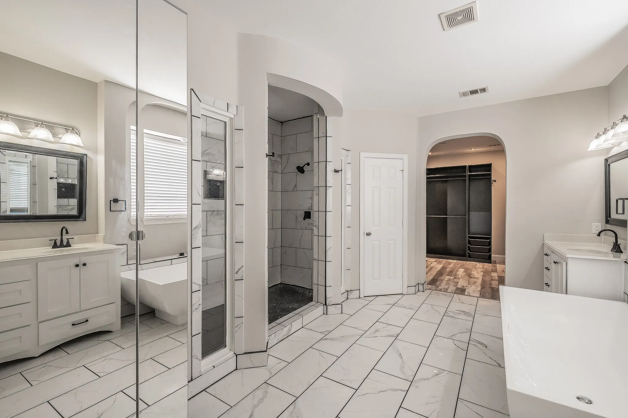 Single Family Residence For Sale in Tarrant County , 10305 Stoneside Trail, Fort Worth, Texas 76244, 5 Bedroom, 5 Bathroom, 2 Garage spaces, 3,740 Sqft, built in 2006, mls#21413530, Real Estate Agent in Fort Worth, Homes For Sale in Tarrant county, Homes For Sale in Fort Worth, Realtor in Fort Worth Texas, Real Estate Brokerage Independent Realty Texas, Luminita Cordes Realtor