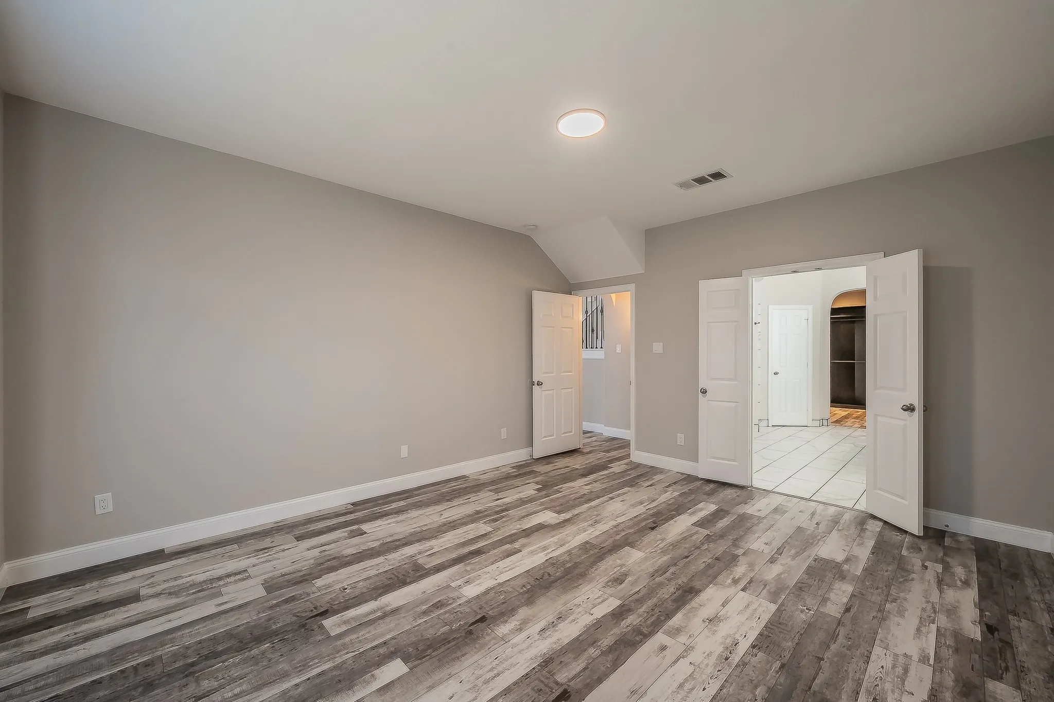 Single Family Residence For Sale in Tarrant County , 10305 Stoneside Trail, Fort Worth, Texas 76244, 5 Bedroom, 5 Bathroom, 2 Garage spaces, 3,740 Sqft, built in 2006, mls#21413530, Real Estate Agent in Fort Worth, Homes For Sale in Tarrant county, Homes For Sale in Fort Worth, Realtor in Fort Worth Texas, Real Estate Brokerage Independent Realty Texas, Luminita Cordes Realtor
