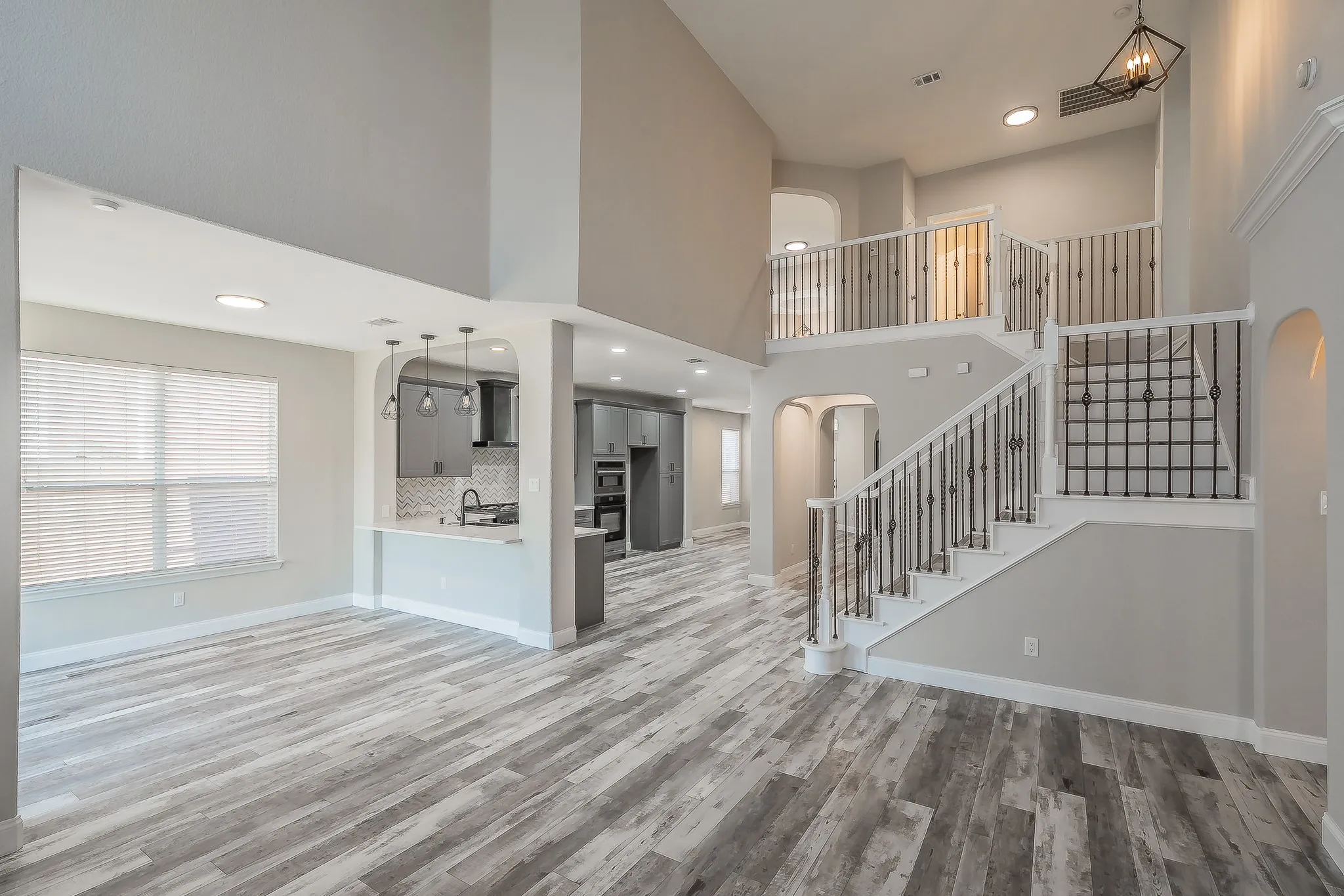 Single Family Residence For Sale in Tarrant County , 10305 Stoneside Trail, Fort Worth, Texas 76244, 5 Bedroom, 5 Bathroom, 2 Garage spaces, 3,740 Sqft, built in 2006, mls#21413530, Real Estate Agent in Fort Worth, Homes For Sale in Tarrant county, Homes For Sale in Fort Worth, Realtor in Fort Worth Texas, Real Estate Brokerage Independent Realty Texas, Luminita Cordes Realtor