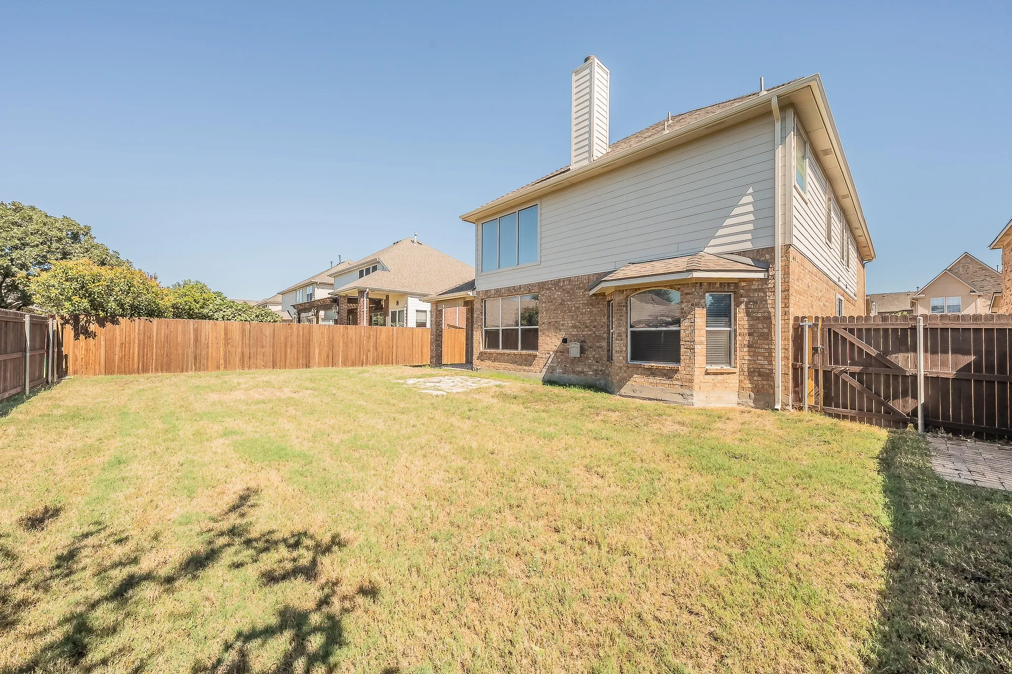 Single Family Residence For Sale in Tarrant County , 10305 Stoneside Trail, Fort Worth, Texas 76244, 5 Bedroom, 5 Bathroom, 2 Garage spaces, 3,740 Sqft, built in 2006, mls#21413530, Real Estate Agent in Fort Worth, Homes For Sale in Tarrant county, Homes For Sale in Fort Worth, Realtor in Fort Worth Texas, Real Estate Brokerage Independent Realty Texas, Luminita Cordes Realtor