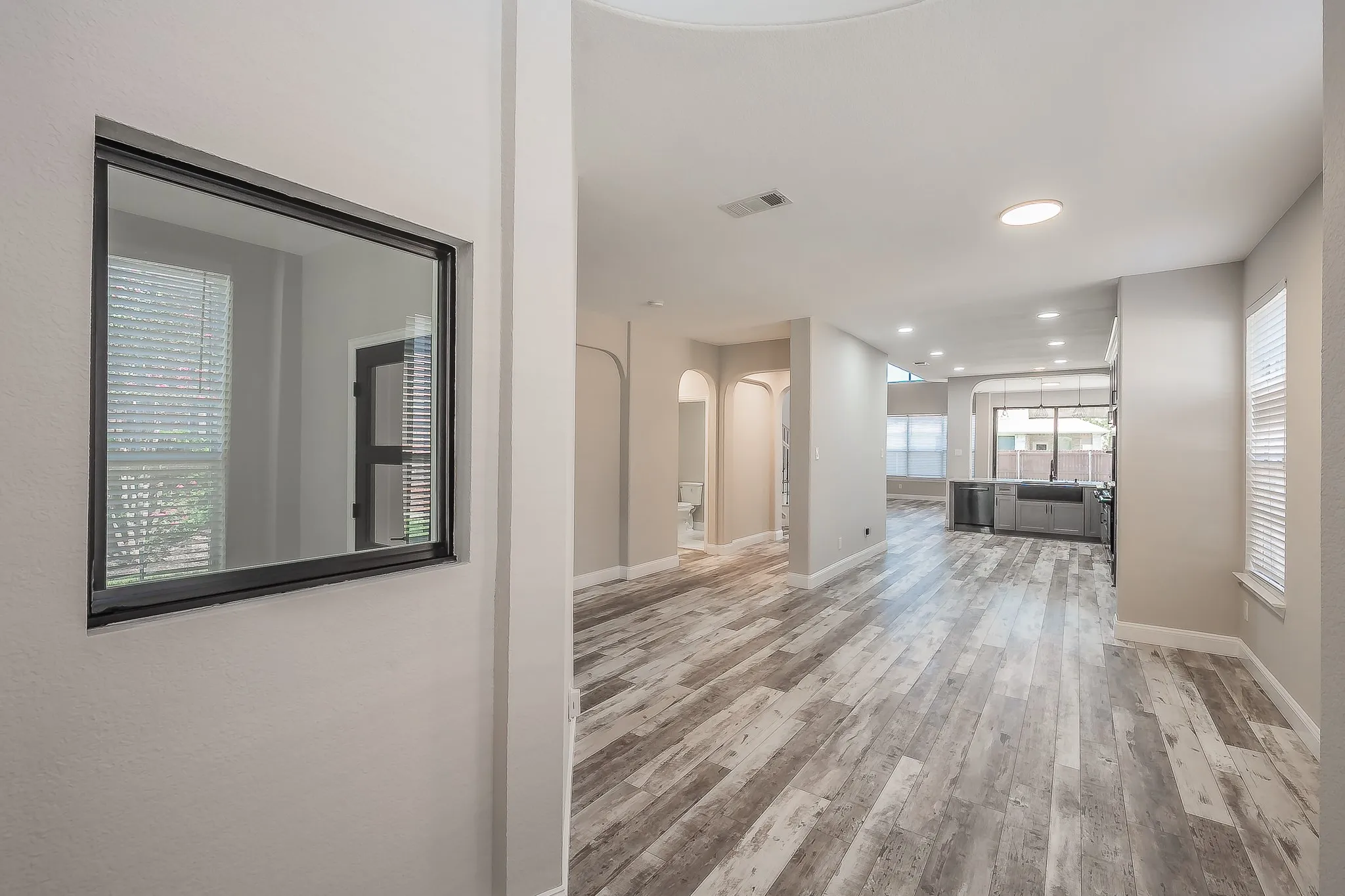 Single Family Residence For Sale in Tarrant County , 10305 Stoneside Trail, Fort Worth, Texas 76244, 5 Bedroom, 5 Bathroom, 2 Garage spaces, 3,740 Sqft, built in 2006, mls#21413530, Real Estate Agent in Fort Worth, Homes For Sale in Tarrant county, Homes For Sale in Fort Worth, Realtor in Fort Worth Texas, Real Estate Brokerage Independent Realty Texas, Luminita Cordes Realtor