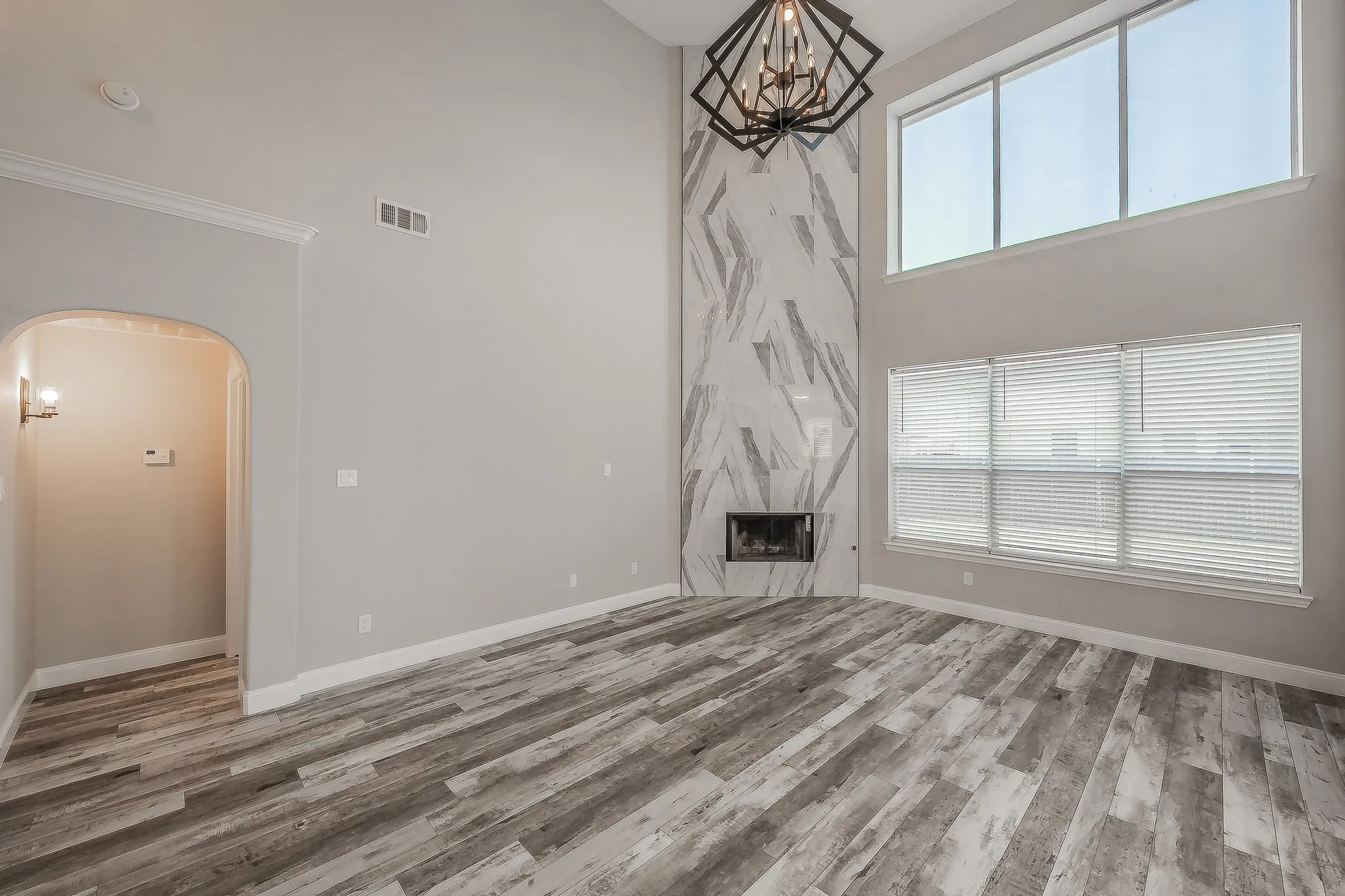 Single Family Residence For Sale in Tarrant County , 10305 Stoneside Trail, Fort Worth, Texas 76244, 5 Bedroom, 5 Bathroom, 2 Garage spaces, 3,740 Sqft, built in 2006, mls#21413530, Real Estate Agent in Fort Worth, Homes For Sale in Tarrant county, Homes For Sale in Fort Worth, Realtor in Fort Worth Texas, Real Estate Brokerage Independent Realty Texas, Luminita Cordes Realtor