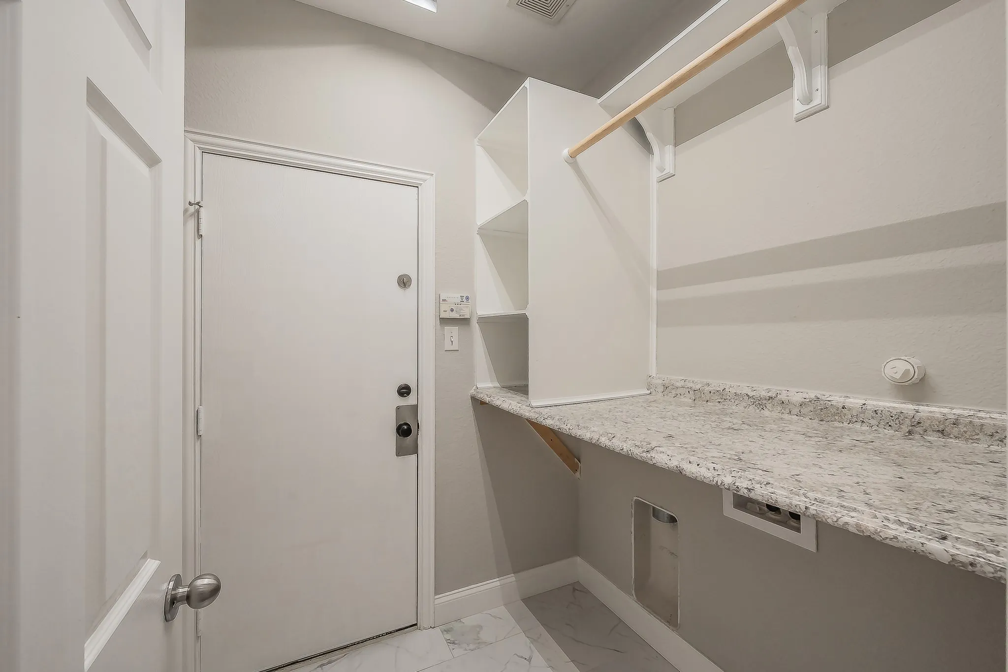 Single Family Residence For Sale in Tarrant County , 10305 Stoneside Trail, Fort Worth, Texas 76244, 5 Bedroom, 5 Bathroom, 2 Garage spaces, 3,740 Sqft, built in 2006, mls#21413530, Real Estate Agent in Fort Worth, Homes For Sale in Tarrant county, Homes For Sale in Fort Worth, Realtor in Fort Worth Texas, Real Estate Brokerage Independent Realty Texas, Luminita Cordes Realtor