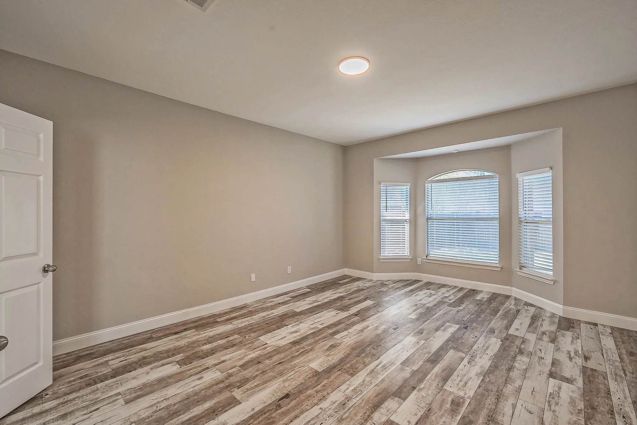 Single Family Residence For Sale in Tarrant County , 10305 Stoneside Trail, Fort Worth, Texas 76244, 5 Bedroom, 5 Bathroom, 2 Garage spaces, 3,740 Sqft, built in 2006, mls#21413530, Real Estate Agent in Fort Worth, Homes For Sale in Tarrant county, Homes For Sale in Fort Worth, Realtor in Fort Worth Texas, Real Estate Brokerage Independent Realty Texas, Luminita Cordes Realtor