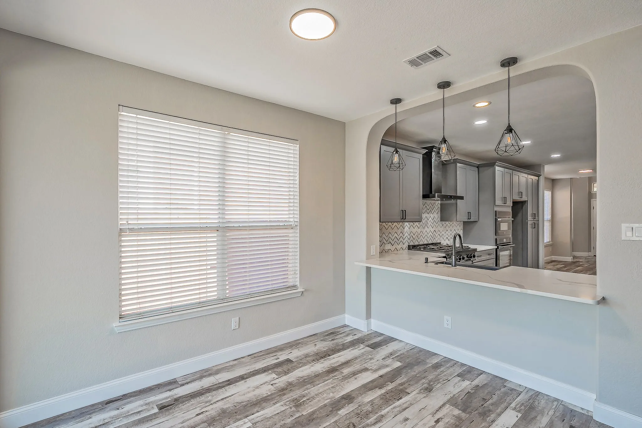 Single Family Residence For Sale in Tarrant County , 10305 Stoneside Trail, Fort Worth, Texas 76244, 5 Bedroom, 5 Bathroom, 2 Garage spaces, 3,740 Sqft, built in 2006, mls#21413530, Real Estate Agent in Fort Worth, Homes For Sale in Tarrant county, Homes For Sale in Fort Worth, Realtor in Fort Worth Texas, Real Estate Brokerage Independent Realty Texas, Luminita Cordes Realtor