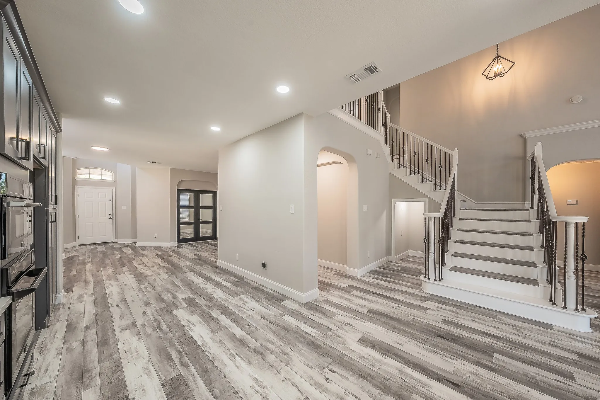 Single Family Residence For Sale in Tarrant County , 10305 Stoneside Trail, Fort Worth, Texas 76244, 5 Bedroom, 5 Bathroom, 2 Garage spaces, 3,740 Sqft, built in 2006, mls#21413530, Real Estate Agent in Fort Worth, Homes For Sale in Tarrant county, Homes For Sale in Fort Worth, Realtor in Fort Worth Texas, Real Estate Brokerage Independent Realty Texas, Luminita Cordes Realtor