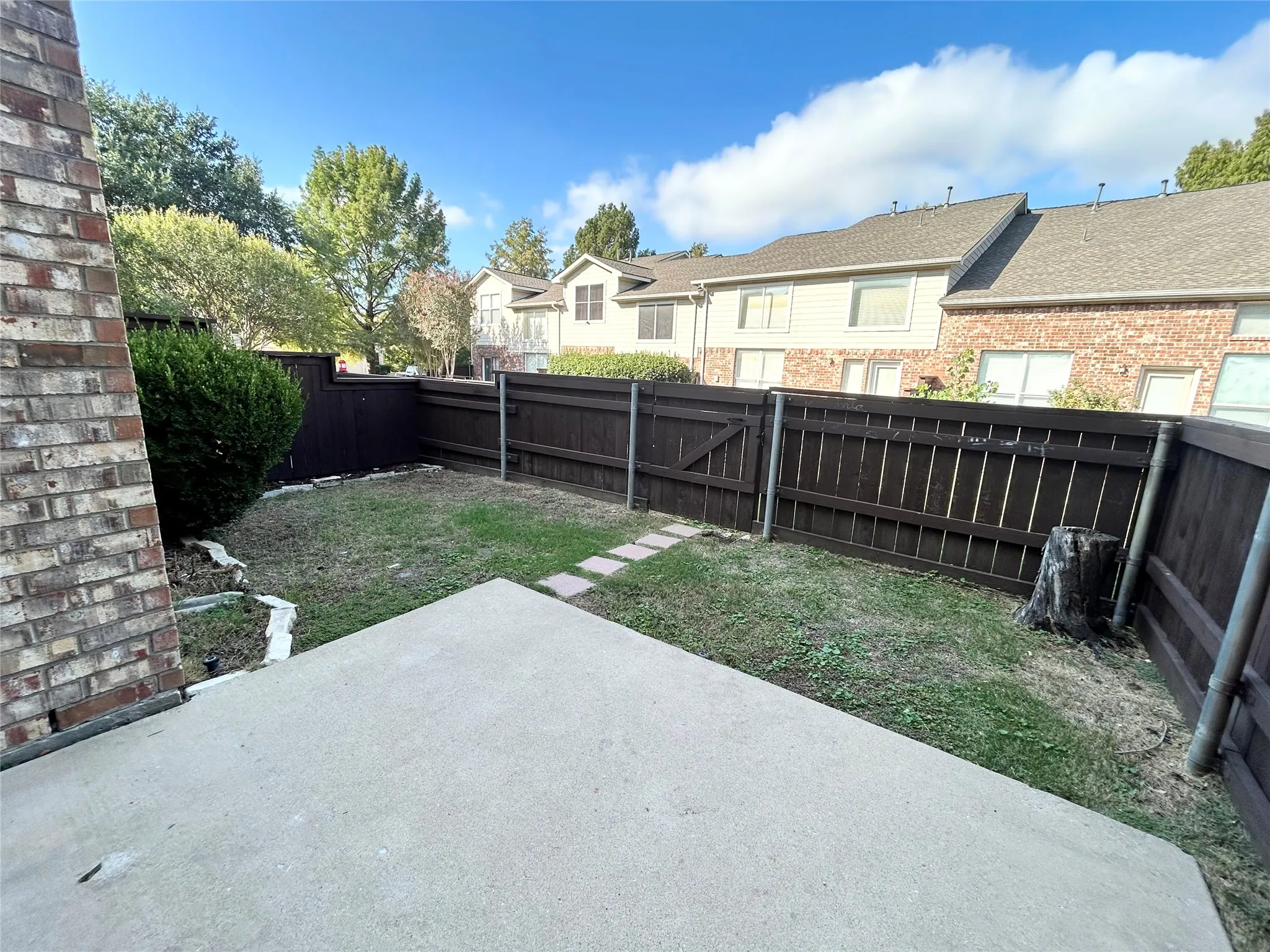 Townhouse For Rent in Collin County , 8517 Hunters Trace Lane, Plano, Texas 75024, 3 Bedroom, 3 Bathroom, 2 Garage spaces, 1,585 Sqft, built in 2001, mls#21405658, Real Estate Agent in Plano, Homes For Rent in Collin county, Homes For Rent in Plano, Realtor in Plano Texas, Real Estate Brokerage Independent Realty Texas, Luminita Cordes Realtor