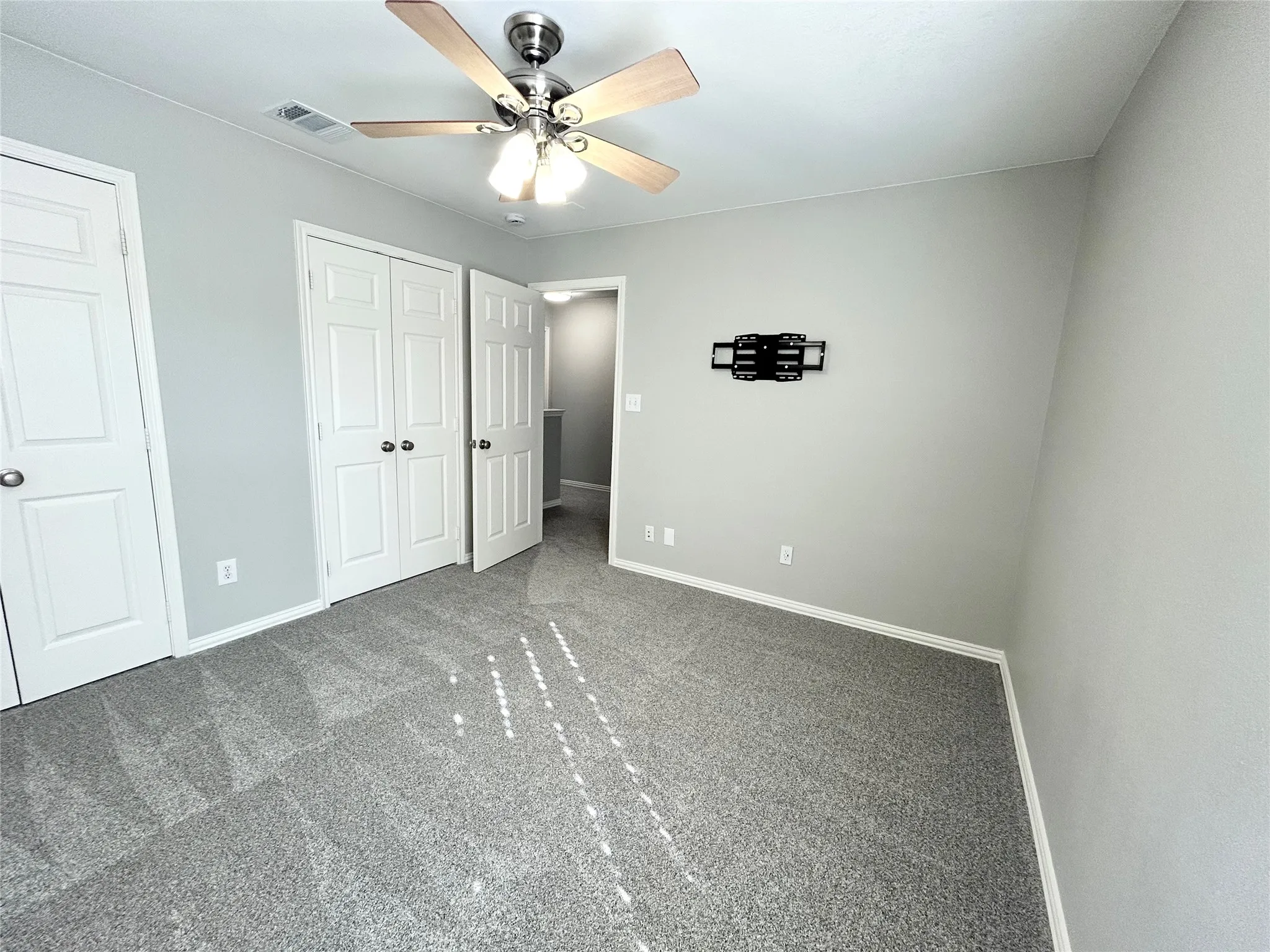 Townhouse For Rent in Collin County , 8517 Hunters Trace Lane, Plano, Texas 75024, 3 Bedroom, 3 Bathroom, 2 Garage spaces, 1,585 Sqft, built in 2001, mls#21405658, Real Estate Agent in Plano, Homes For Rent in Collin county, Homes For Rent in Plano, Realtor in Plano Texas, Real Estate Brokerage Independent Realty Texas, Luminita Cordes Realtor
