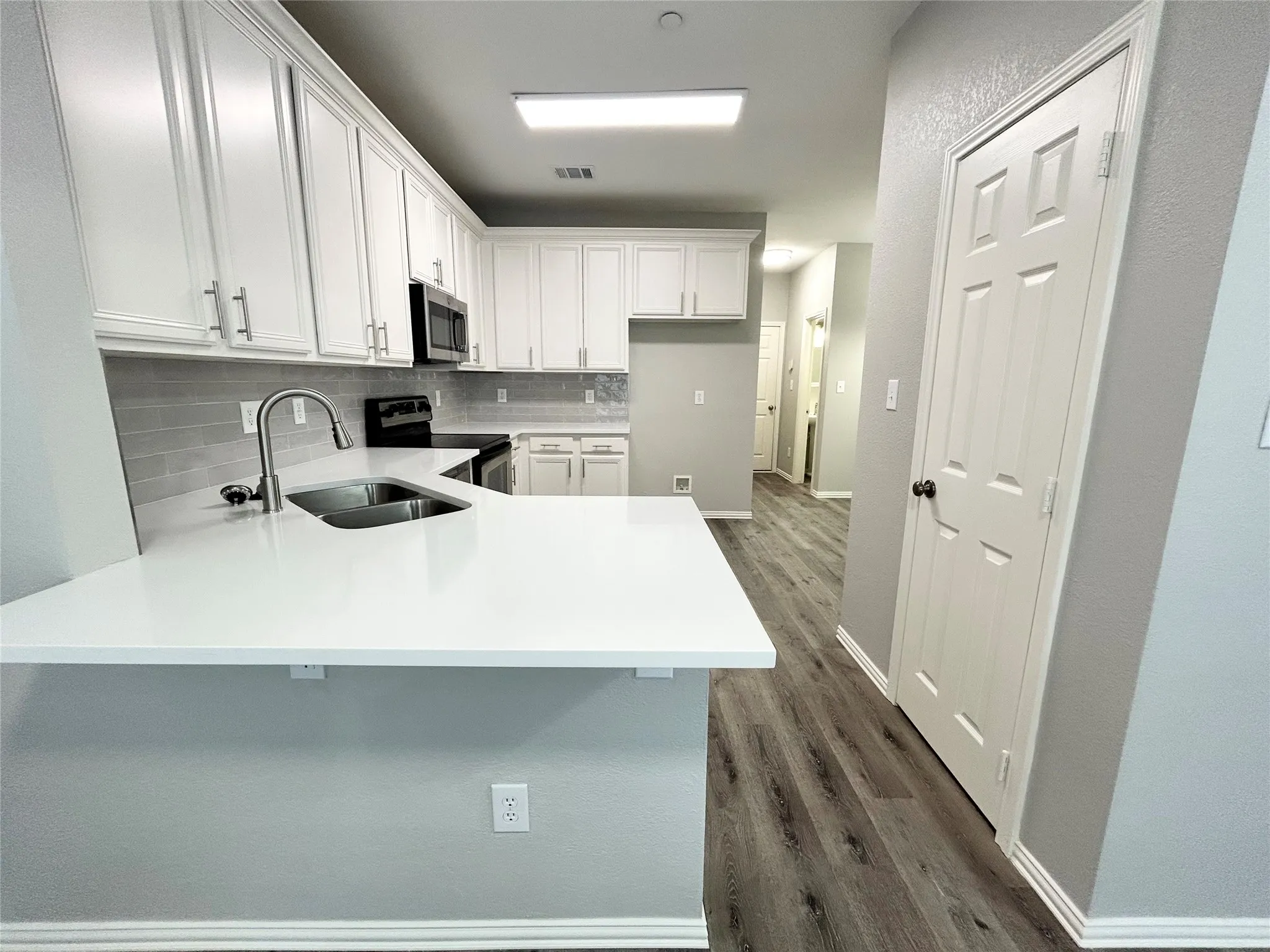 Townhouse For Rent in Collin County , 8517 Hunters Trace Lane, Plano, Texas 75024, 3 Bedroom, 3 Bathroom, 2 Garage spaces, 1,585 Sqft, built in 2001, mls#21405658, Real Estate Agent in Plano, Homes For Rent in Collin county, Homes For Rent in Plano, Realtor in Plano Texas, Real Estate Brokerage Independent Realty Texas, Luminita Cordes Realtor