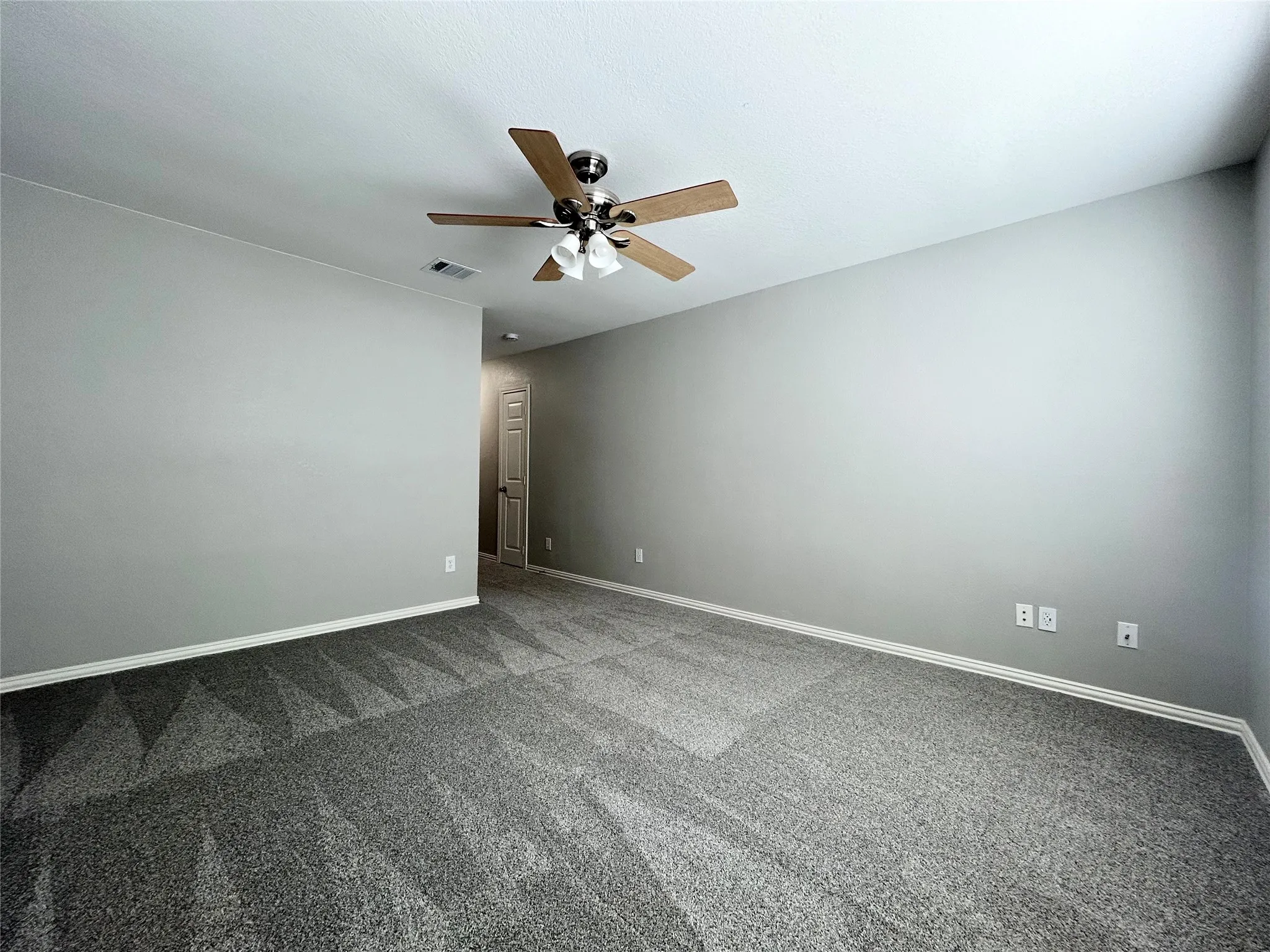 Townhouse For Rent in Collin County , 8517 Hunters Trace Lane, Plano, Texas 75024, 3 Bedroom, 3 Bathroom, 2 Garage spaces, 1,585 Sqft, built in 2001, mls#21405658, Real Estate Agent in Plano, Homes For Rent in Collin county, Homes For Rent in Plano, Realtor in Plano Texas, Real Estate Brokerage Independent Realty Texas, Luminita Cordes Realtor