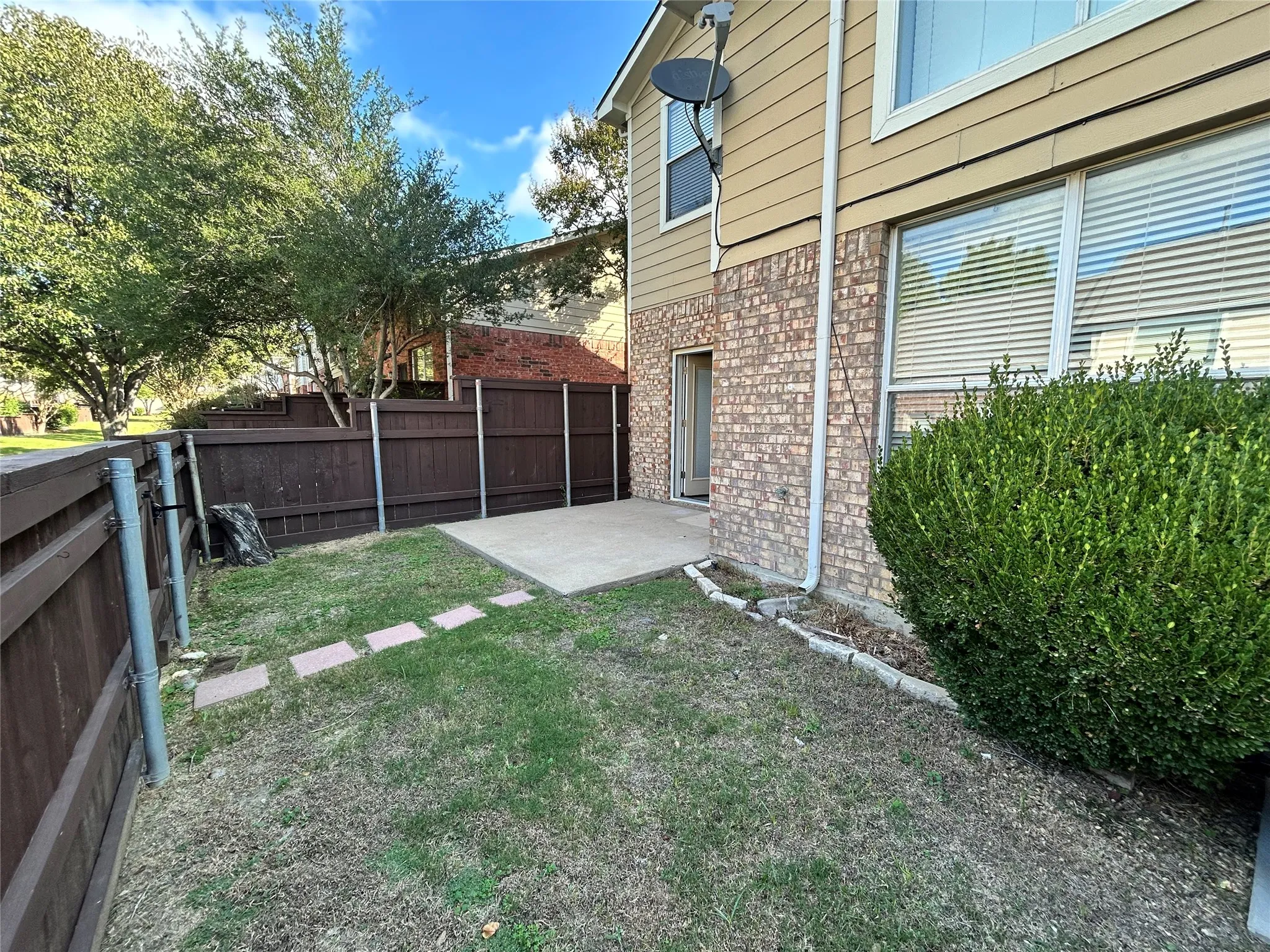 Townhouse For Rent in Collin County , 8517 Hunters Trace Lane, Plano, Texas 75024, 3 Bedroom, 3 Bathroom, 2 Garage spaces, 1,585 Sqft, built in 2001, mls#21405658, Real Estate Agent in Plano, Homes For Rent in Collin county, Homes For Rent in Plano, Realtor in Plano Texas, Real Estate Brokerage Independent Realty Texas, Luminita Cordes Realtor