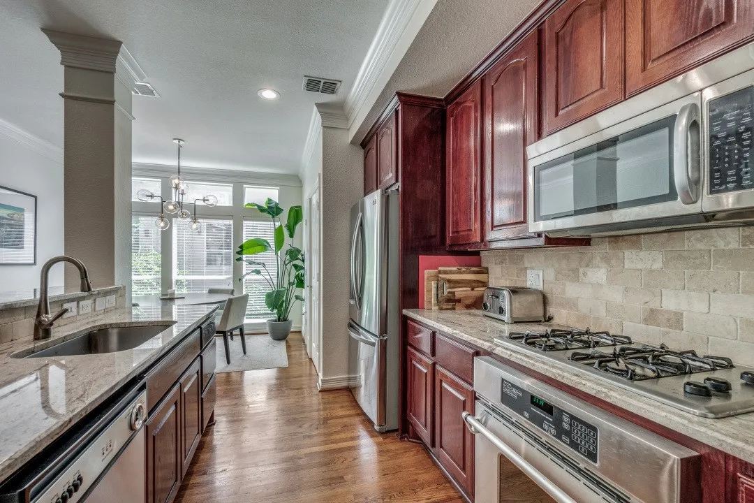 Townhouse For Rent in Dallas County , 2910 State Street, Dallas, Texas 75204, 3 Bedroom, 4 Bathroom, 2 Garage spaces, 2,132 Sqft, built in 2001, mls#21413031, Real Estate Agent in Dallas, Homes For Rent in Dallas county, Homes For Rent in Dallas, Realtor in Dallas Texas, Real Estate Brokerage Independent Realty Texas, Luminita Cordes Realtor
