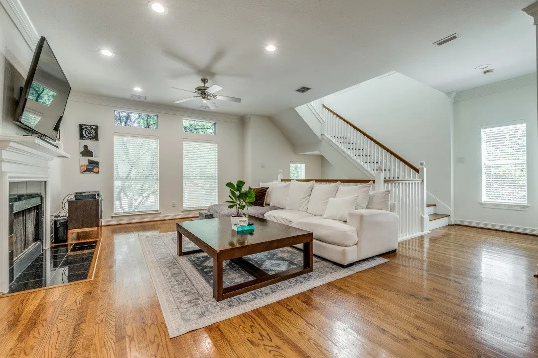 Townhouse For Rent in Dallas County , 2910 State Street, Dallas, Texas 75204, 3 Bedroom, 4 Bathroom, 2 Garage spaces, 2,132 Sqft, built in 2001, mls#21413031, Real Estate Agent in Dallas, Homes For Rent in Dallas county, Homes For Rent in Dallas, Realtor in Dallas Texas, Real Estate Brokerage Independent Realty Texas, Luminita Cordes Realtor
