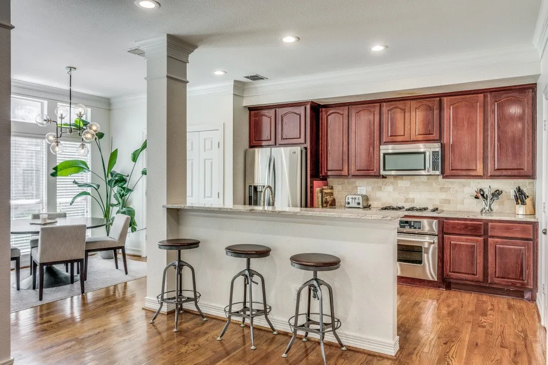 Townhouse For Rent in Dallas County , 2910 State Street, Dallas, Texas 75204, 3 Bedroom, 4 Bathroom, 2 Garage spaces, 2,132 Sqft, built in 2001, mls#21413031, Real Estate Agent in Dallas, Homes For Rent in Dallas county, Homes For Rent in Dallas, Realtor in Dallas Texas, Real Estate Brokerage Independent Realty Texas, Luminita Cordes Realtor