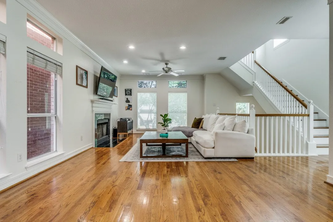 Townhouse For Rent in Dallas County , 2910 State Street, Dallas, Texas 75204, 3 Bedroom, 4 Bathroom, 2 Garage spaces, 2,132 Sqft, built in 2001, mls#21413031, Real Estate Agent in Dallas, Homes For Rent in Dallas county, Homes For Rent in Dallas, Realtor in Dallas Texas, Real Estate Brokerage Independent Realty Texas, Luminita Cordes Realtor
