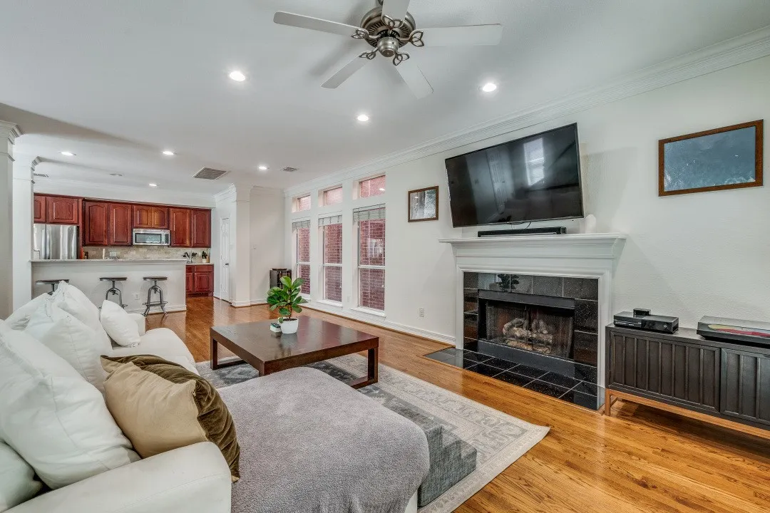 Townhouse For Rent in Dallas County , 2910 State Street, Dallas, Texas 75204, 3 Bedroom, 4 Bathroom, 2 Garage spaces, 2,132 Sqft, built in 2001, mls#21413031, Real Estate Agent in Dallas, Homes For Rent in Dallas county, Homes For Rent in Dallas, Realtor in Dallas Texas, Real Estate Brokerage Independent Realty Texas, Luminita Cordes Realtor