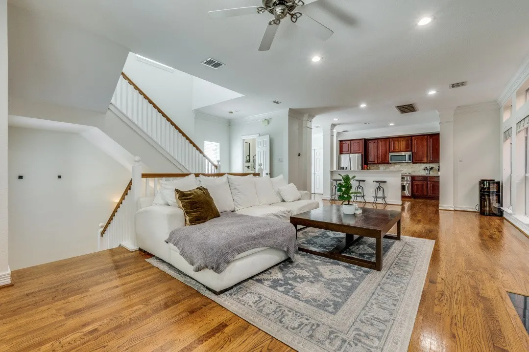 Townhouse For Rent in Dallas County , 2910 State Street, Dallas, Texas 75204, 3 Bedroom, 4 Bathroom, 2 Garage spaces, 2,132 Sqft, built in 2001, mls#21413031, Real Estate Agent in Dallas, Homes For Rent in Dallas county, Homes For Rent in Dallas, Realtor in Dallas Texas, Real Estate Brokerage Independent Realty Texas, Luminita Cordes Realtor