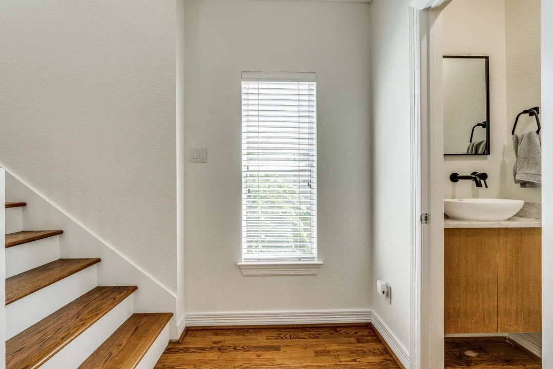 Townhouse For Rent in Dallas County , 2910 State Street, Dallas, Texas 75204, 3 Bedroom, 4 Bathroom, 2 Garage spaces, 2,132 Sqft, built in 2001, mls#21413031, Real Estate Agent in Dallas, Homes For Rent in Dallas county, Homes For Rent in Dallas, Realtor in Dallas Texas, Real Estate Brokerage Independent Realty Texas, Luminita Cordes Realtor