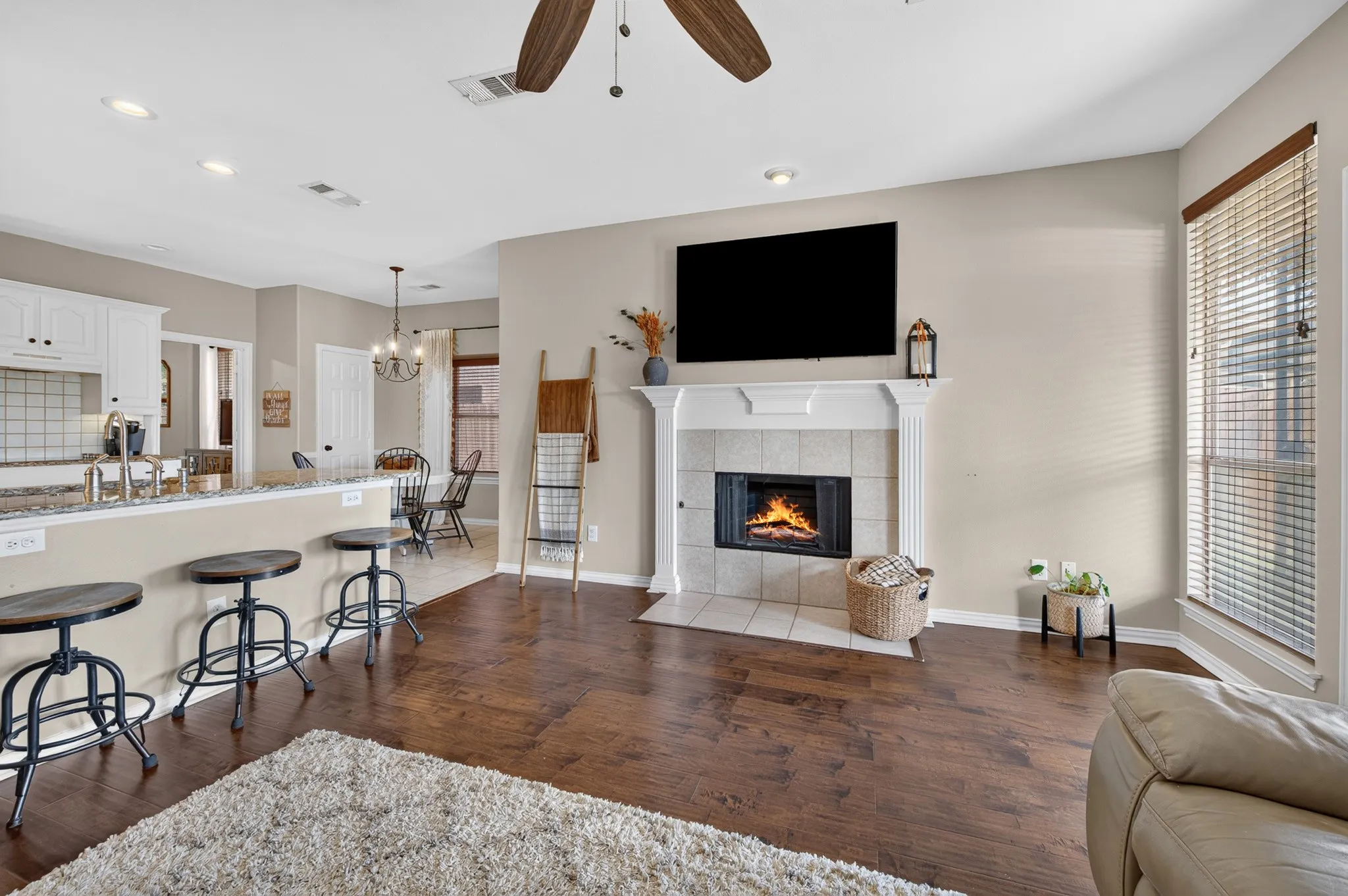 Single Family Residence For Sale in Denton County , 2039 Camelot Drive, Lewisville, Texas 75067, 4 Bedroom, 3 Bathroom, 2 Garage spaces, 2,687 Sqft, built in 1999, mls#21407678, Real Estate Agent in Lewisville, Homes For Sale in Denton county, Homes For Sale in Lewisville, Realtor in Lewisville Texas, Real Estate Brokerage Independent Realty Texas, Luminita Cordes Realtor