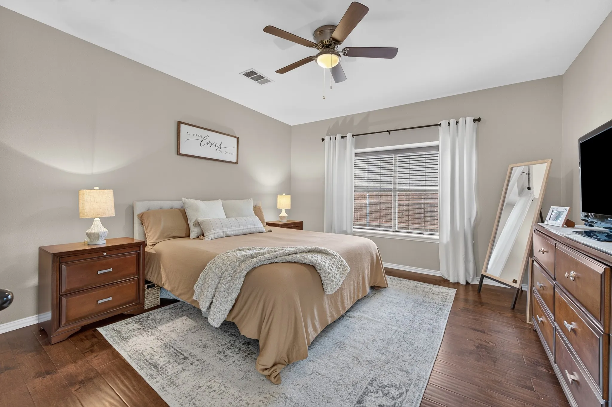 Single Family Residence For Sale in Denton County , 2039 Camelot Drive, Lewisville, Texas 75067, 4 Bedroom, 3 Bathroom, 2 Garage spaces, 2,687 Sqft, built in 1999, mls#21407678, Real Estate Agent in Lewisville, Homes For Sale in Denton county, Homes For Sale in Lewisville, Realtor in Lewisville Texas, Real Estate Brokerage Independent Realty Texas, Luminita Cordes Realtor