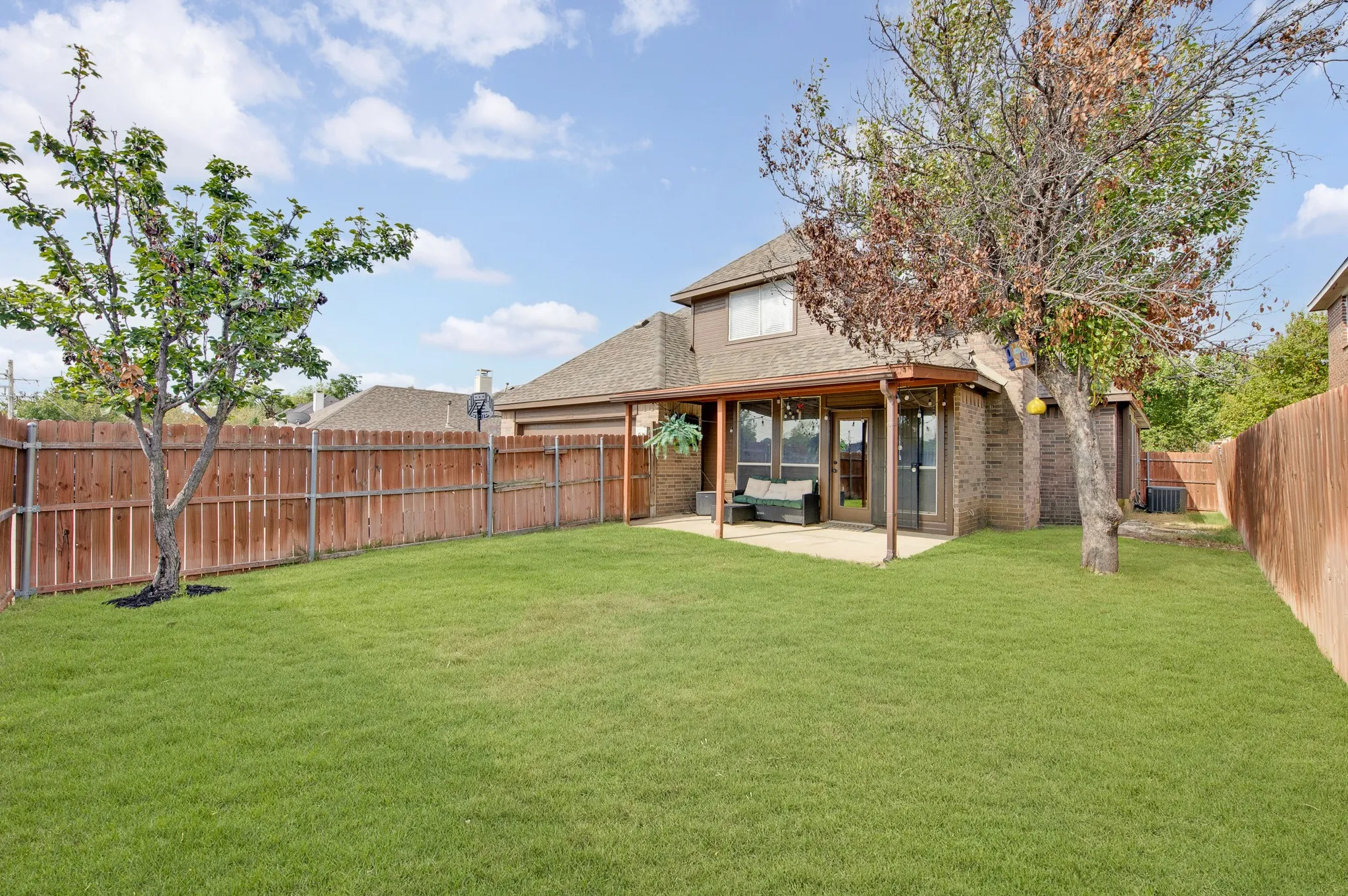 Single Family Residence For Sale in Denton County , 2039 Camelot Drive, Lewisville, Texas 75067, 4 Bedroom, 3 Bathroom, 2 Garage spaces, 2,687 Sqft, built in 1999, mls#21407678, Real Estate Agent in Lewisville, Homes For Sale in Denton county, Homes For Sale in Lewisville, Realtor in Lewisville Texas, Real Estate Brokerage Independent Realty Texas, Luminita Cordes Realtor