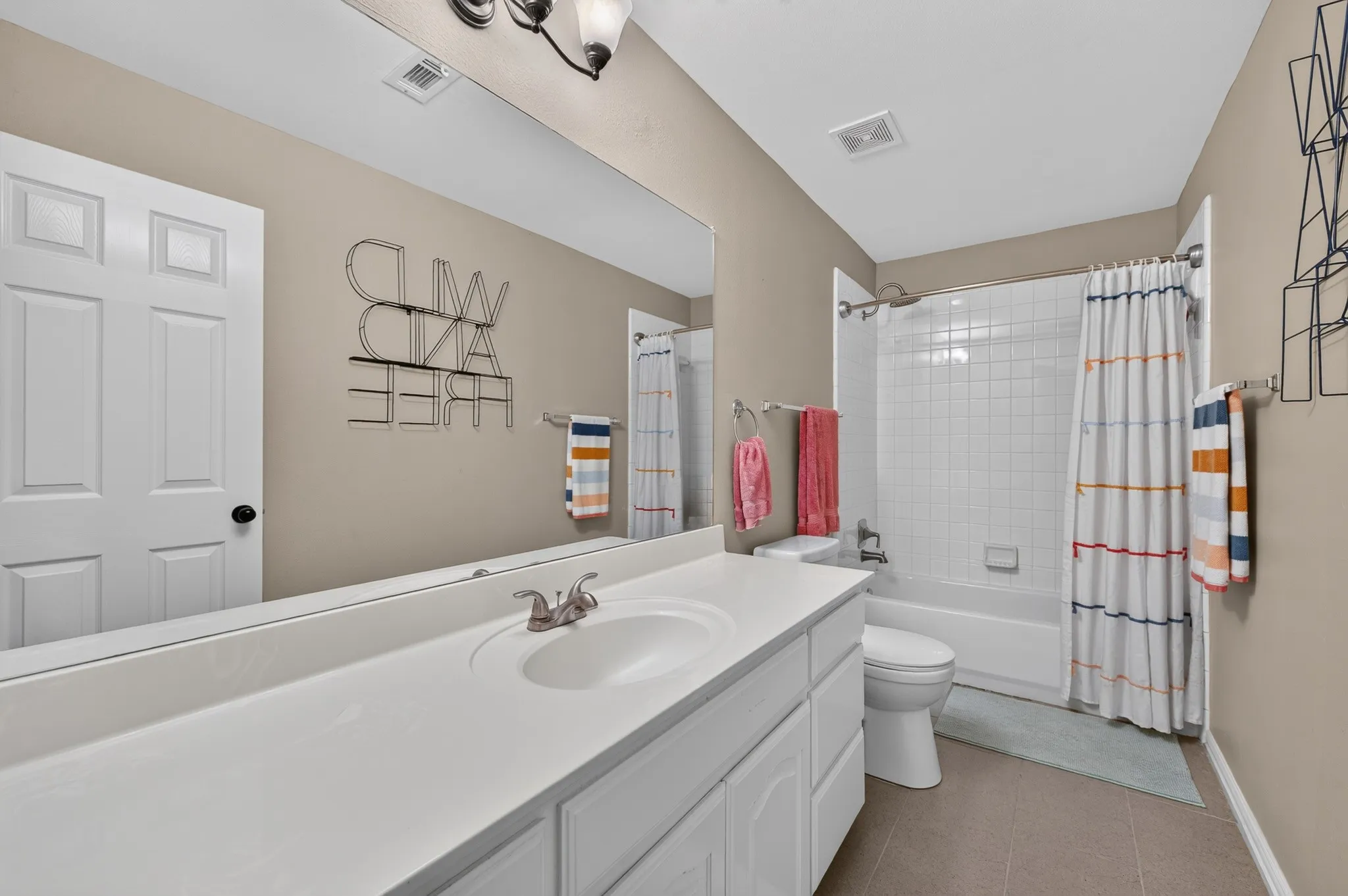 Single Family Residence For Sale in Denton County , 2039 Camelot Drive, Lewisville, Texas 75067, 4 Bedroom, 3 Bathroom, 2 Garage spaces, 2,687 Sqft, built in 1999, mls#21407678, Real Estate Agent in Lewisville, Homes For Sale in Denton county, Homes For Sale in Lewisville, Realtor in Lewisville Texas, Real Estate Brokerage Independent Realty Texas, Luminita Cordes Realtor
