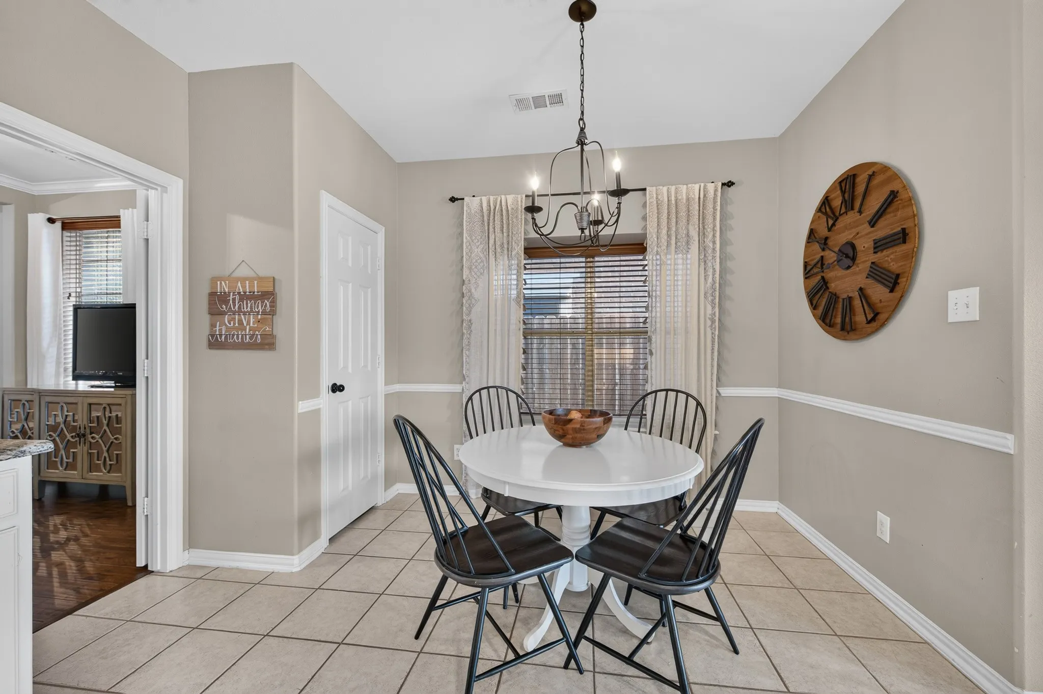 Single Family Residence For Sale in Denton County , 2039 Camelot Drive, Lewisville, Texas 75067, 4 Bedroom, 3 Bathroom, 2 Garage spaces, 2,687 Sqft, built in 1999, mls#21407678, Real Estate Agent in Lewisville, Homes For Sale in Denton county, Homes For Sale in Lewisville, Realtor in Lewisville Texas, Real Estate Brokerage Independent Realty Texas, Luminita Cordes Realtor