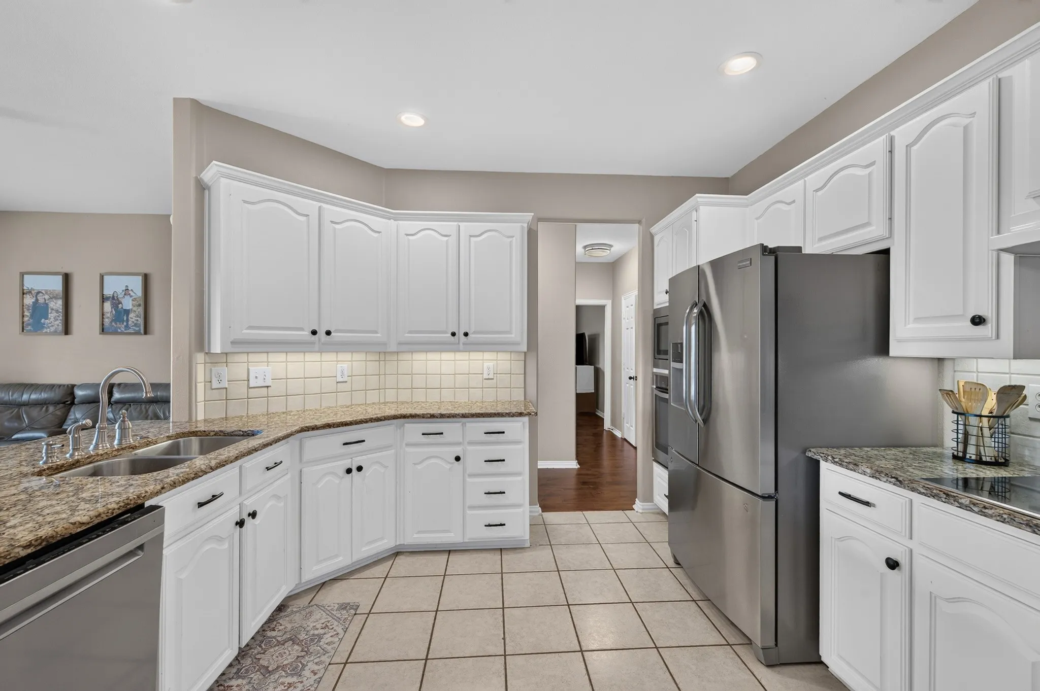 Single Family Residence For Sale in Denton County , 2039 Camelot Drive, Lewisville, Texas 75067, 4 Bedroom, 3 Bathroom, 2 Garage spaces, 2,687 Sqft, built in 1999, mls#21407678, Real Estate Agent in Lewisville, Homes For Sale in Denton county, Homes For Sale in Lewisville, Realtor in Lewisville Texas, Real Estate Brokerage Independent Realty Texas, Luminita Cordes Realtor