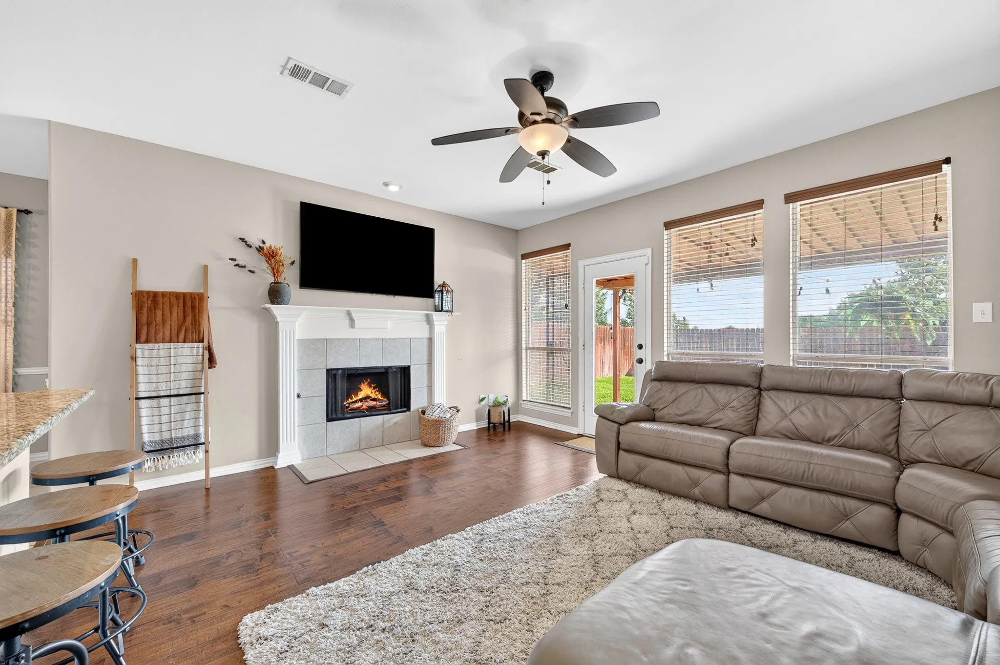 Single Family Residence For Sale in Denton County , 2039 Camelot Drive, Lewisville, Texas 75067, 4 Bedroom, 3 Bathroom, 2 Garage spaces, 2,687 Sqft, built in 1999, mls#21407678, Real Estate Agent in Lewisville, Homes For Sale in Denton county, Homes For Sale in Lewisville, Realtor in Lewisville Texas, Real Estate Brokerage Independent Realty Texas, Luminita Cordes Realtor